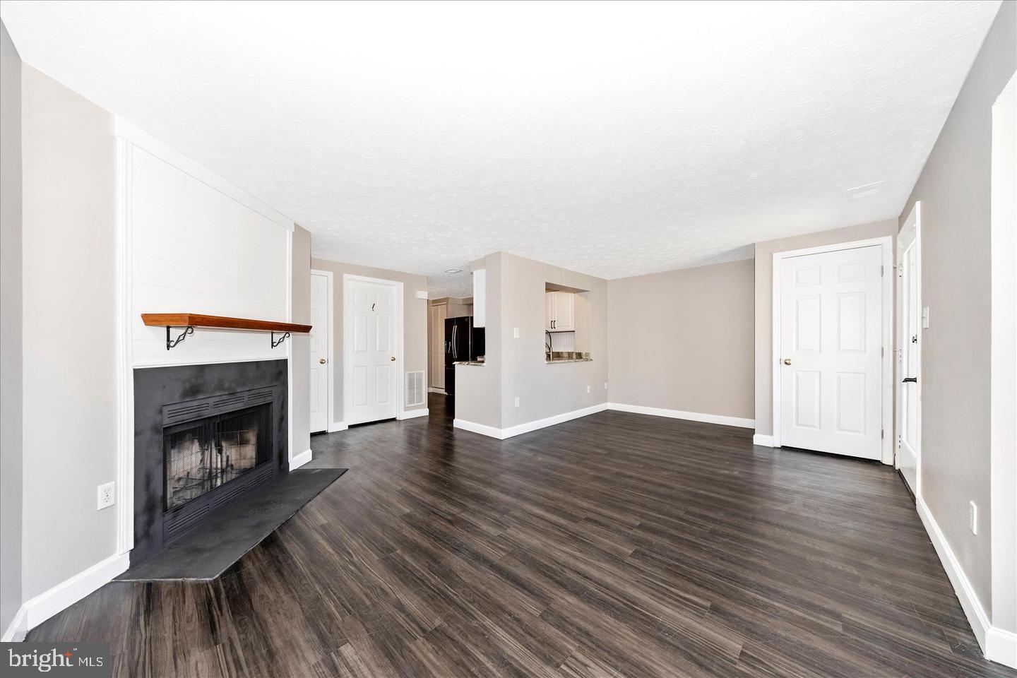 572 HOLLYBERRY WAY
