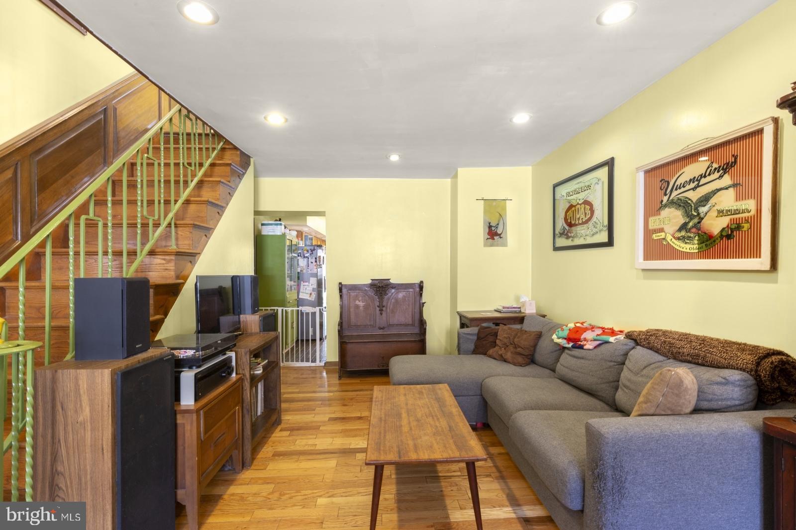 PORT RICHMOND - Residential Lease