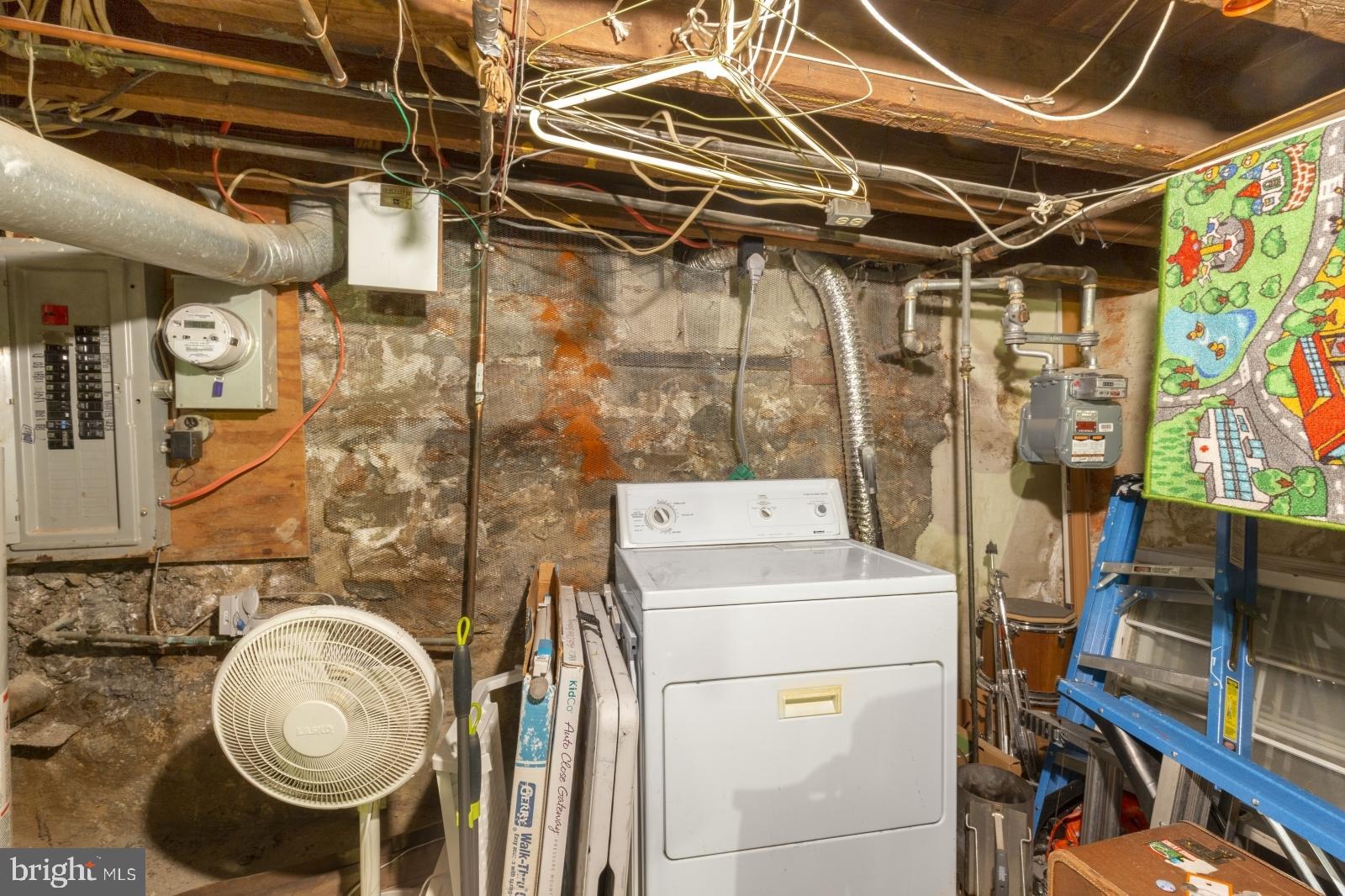 PORT RICHMOND - Residential Lease