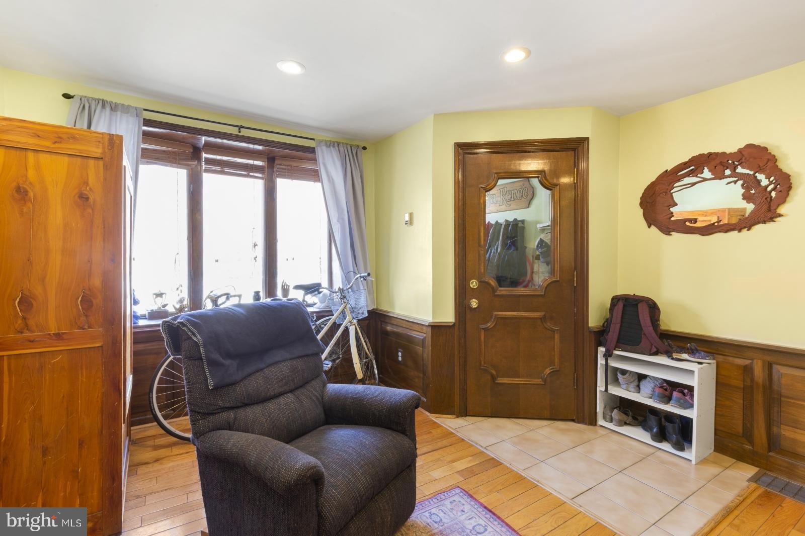 PORT RICHMOND - Residential Lease