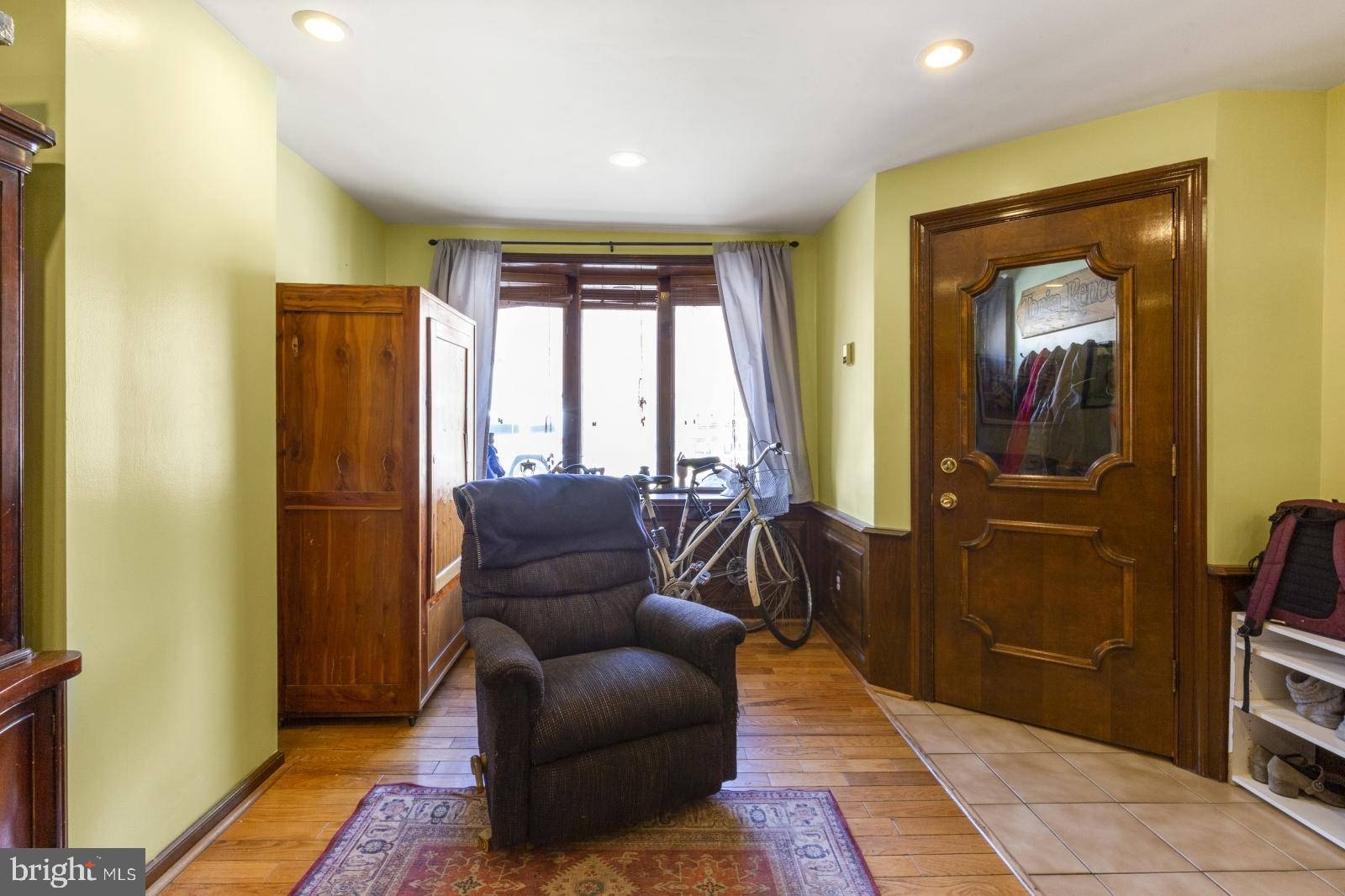 PORT RICHMOND - Residential Lease