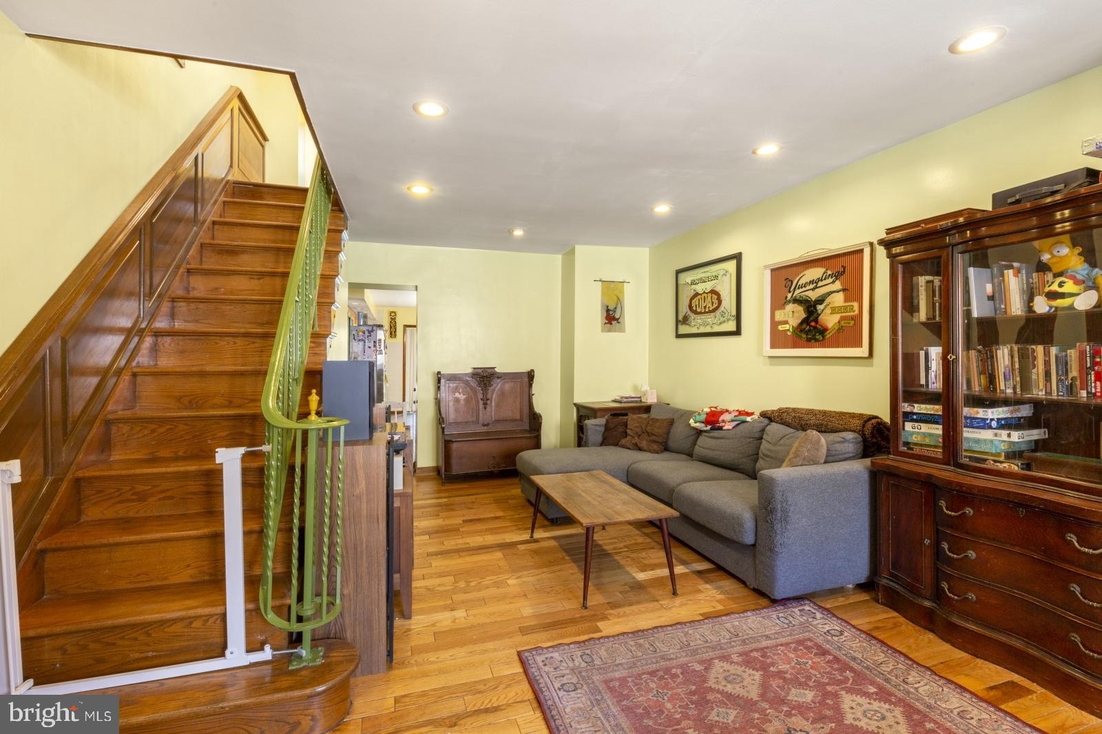 PORT RICHMOND - Residential Lease