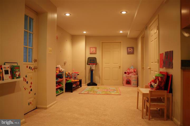 FOX CHASE - Residential