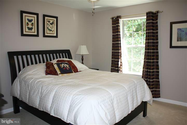 FOX CHASE - Residential