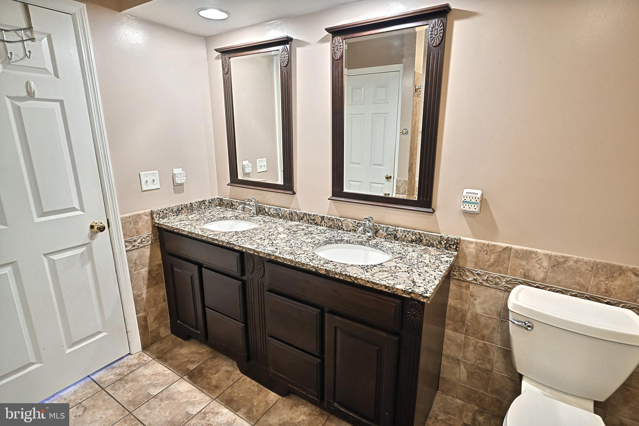 HONEY RUN CONDOS - Residential