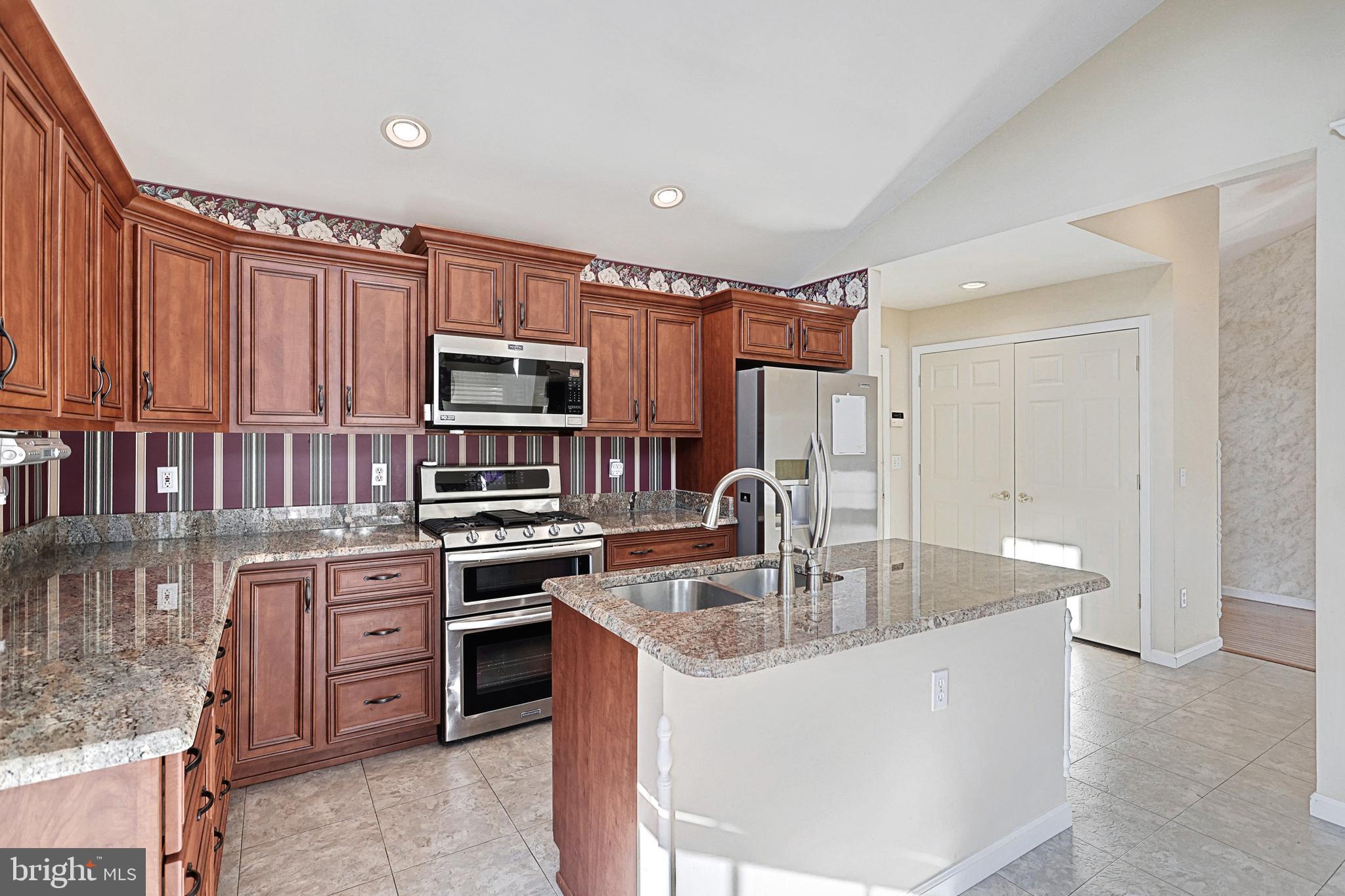 HONEY RUN CONDOS - Residential