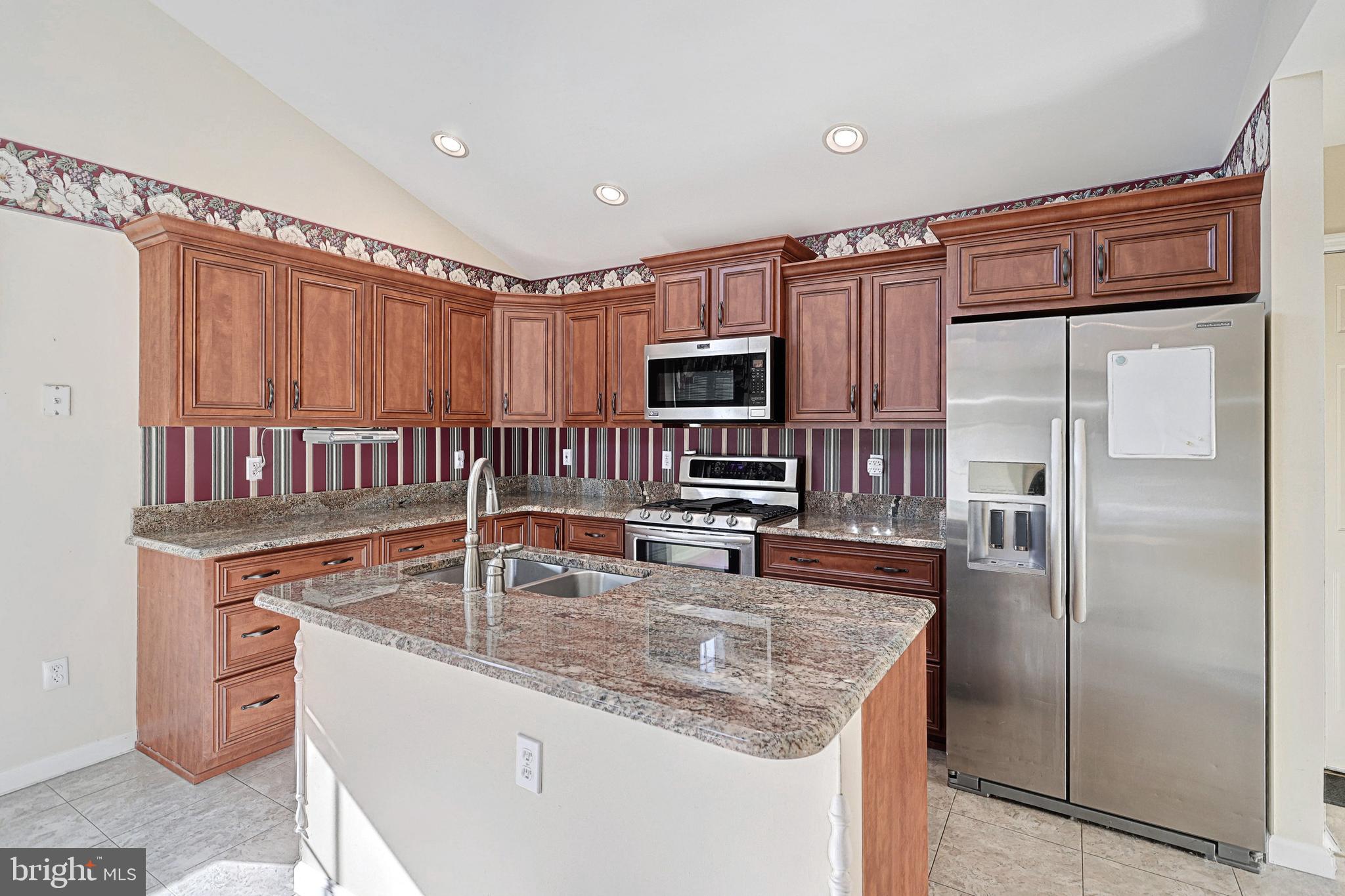 HONEY RUN CONDOS - Residential