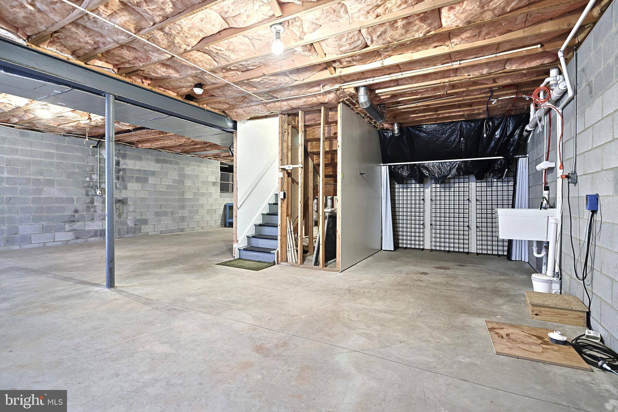 HONEY RUN CONDOS - Residential