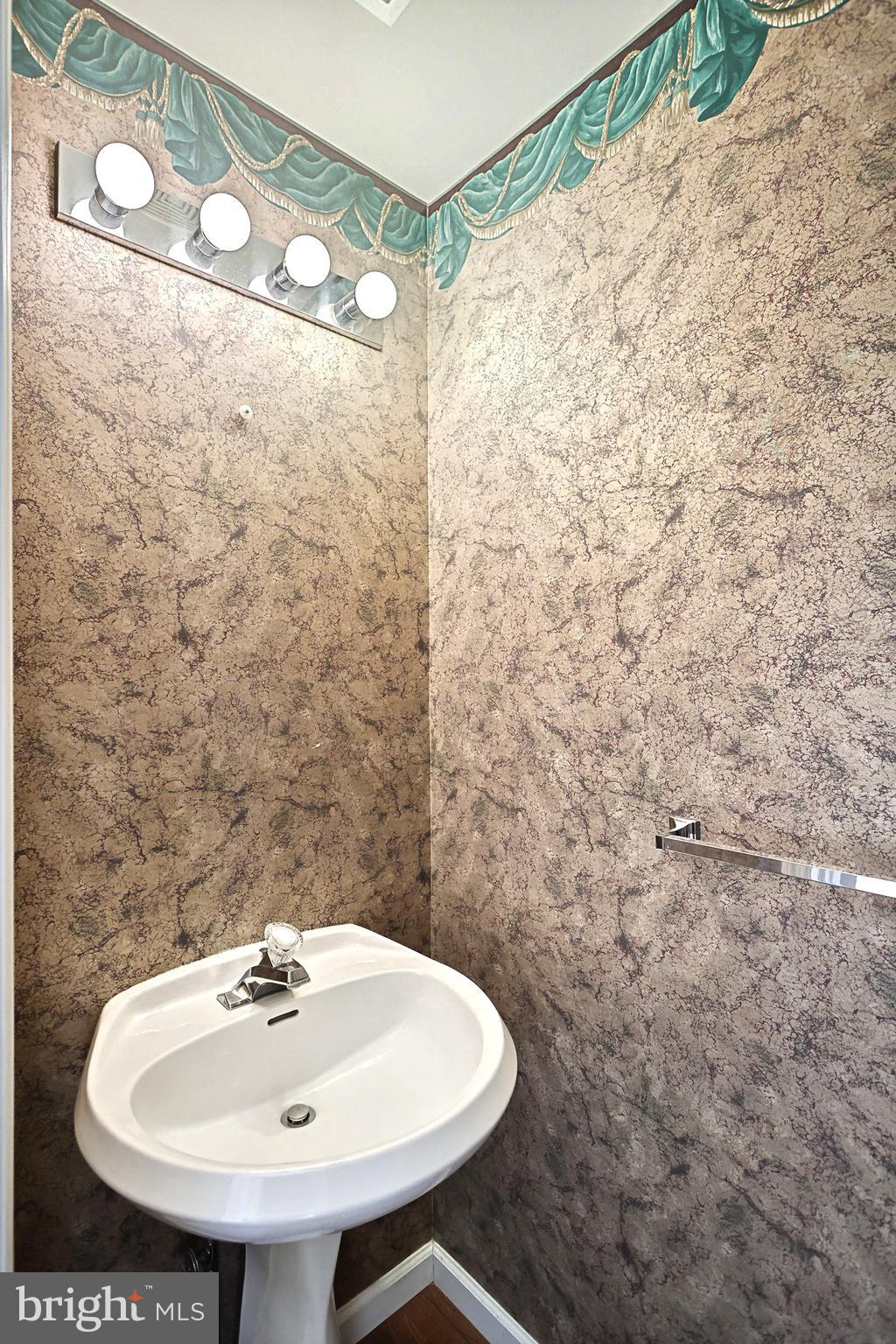 HONEY RUN CONDOS - Residential