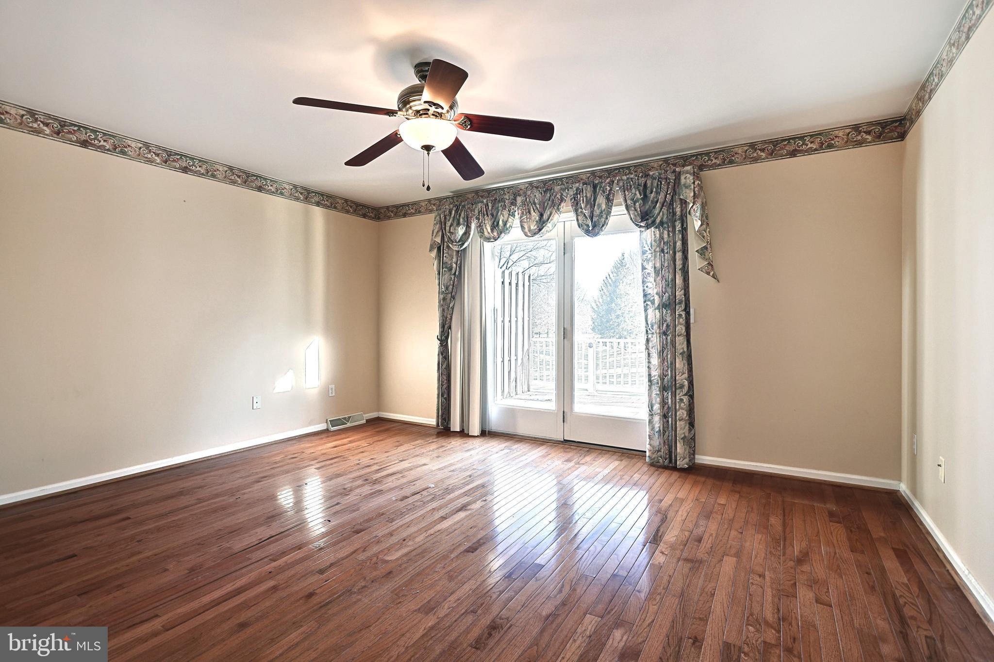 HONEY RUN CONDOS - Residential