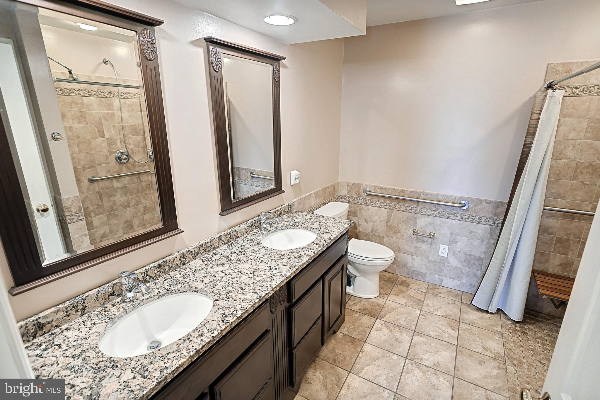 HONEY RUN CONDOS - Residential