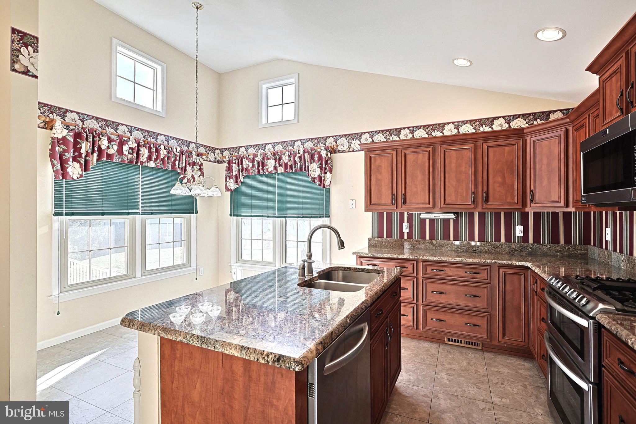 HONEY RUN CONDOS - Residential