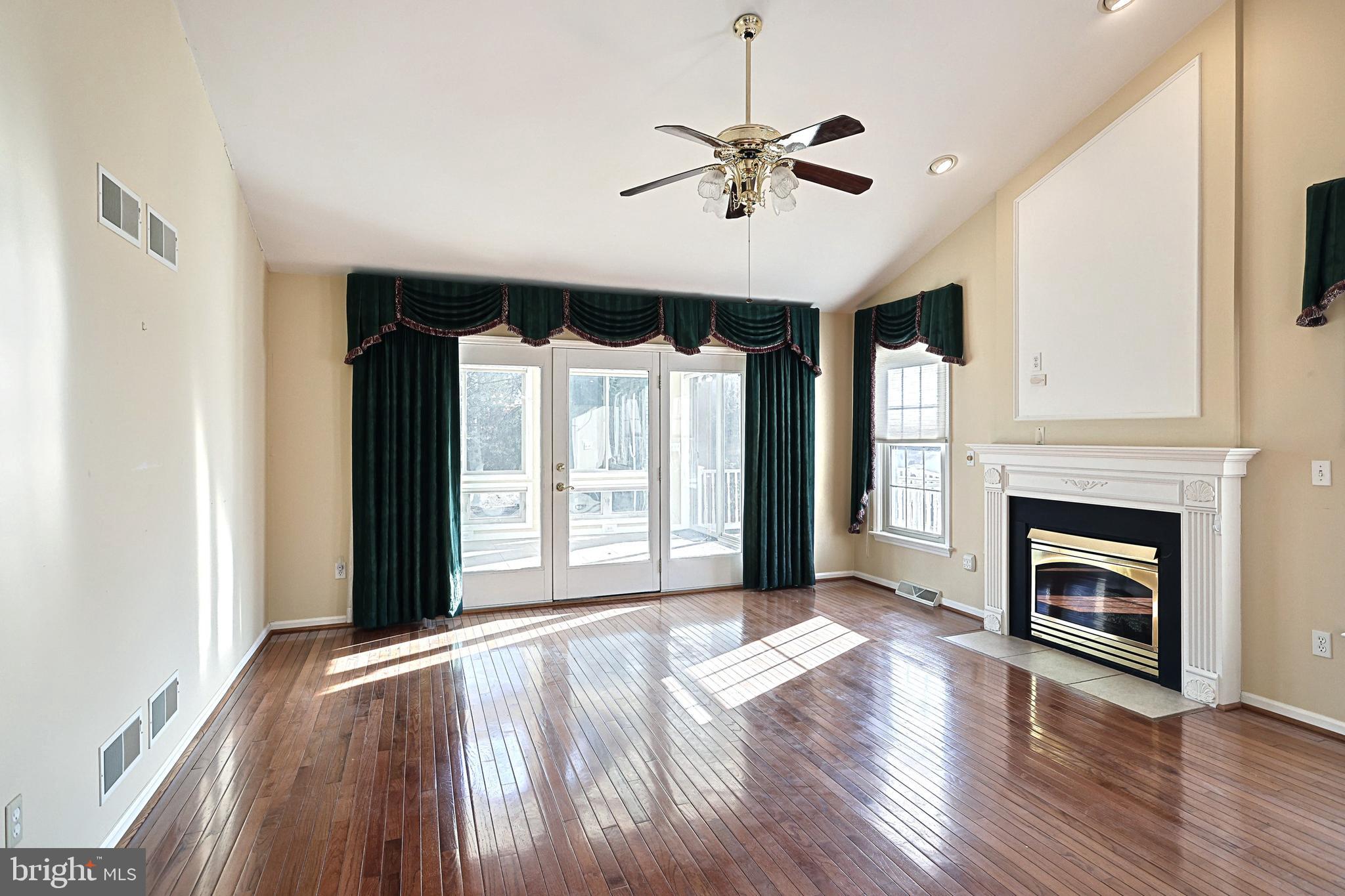 HONEY RUN CONDOS - Residential