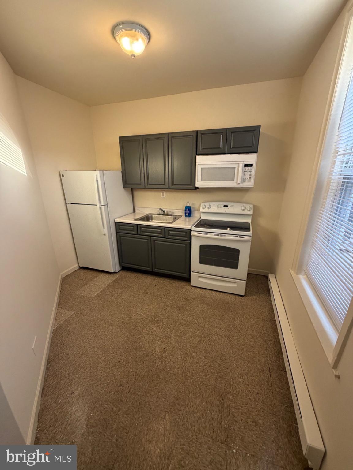 1103 LINDLEY AVENUE 2F