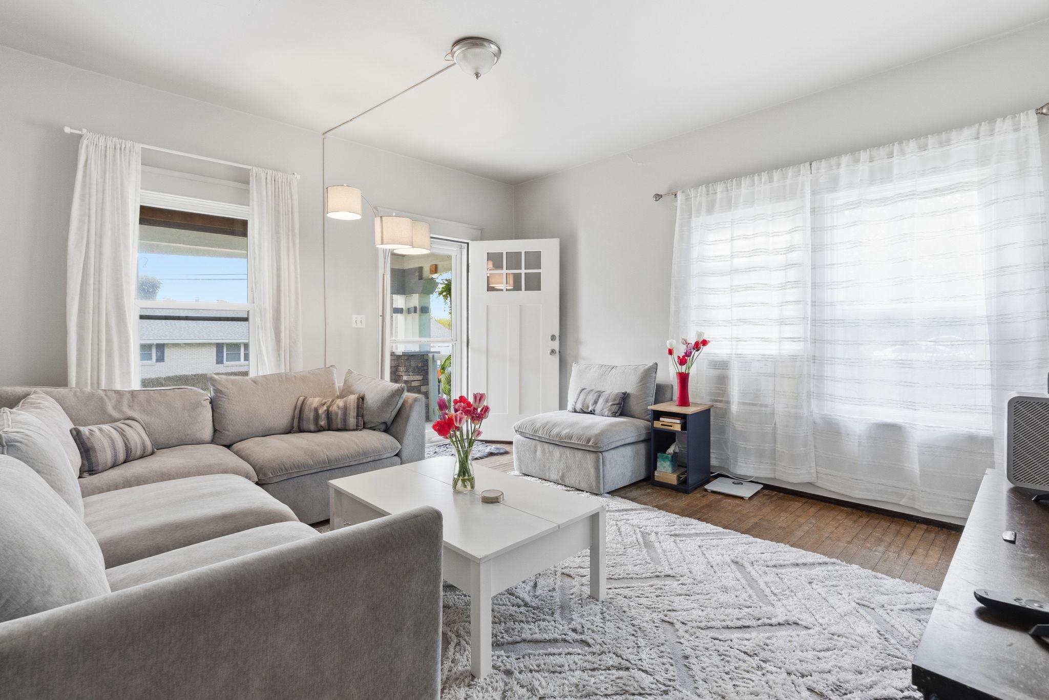 HORSHAM MEADOWS - Residential Income