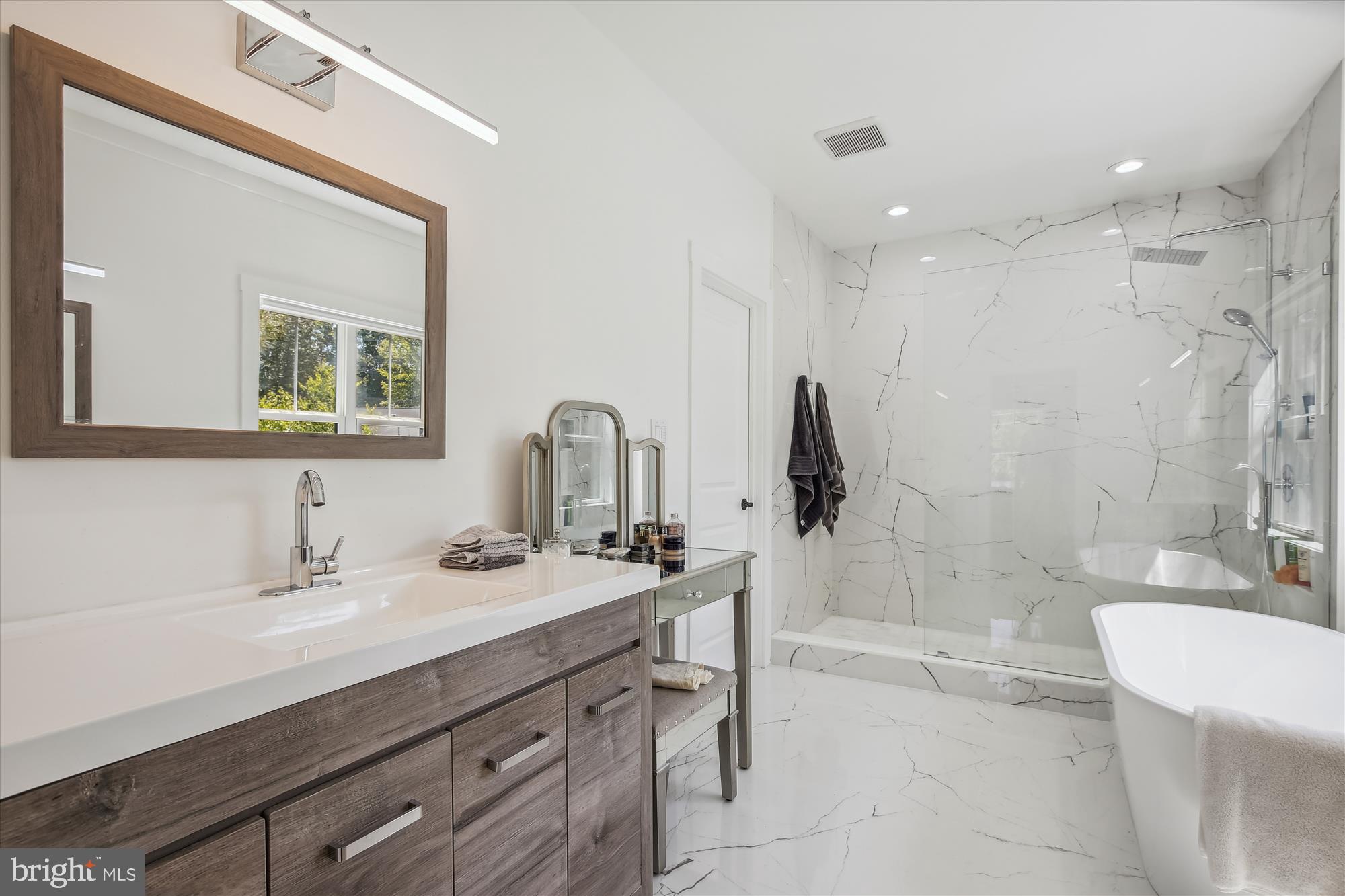 VIENNA WOODS - Residential