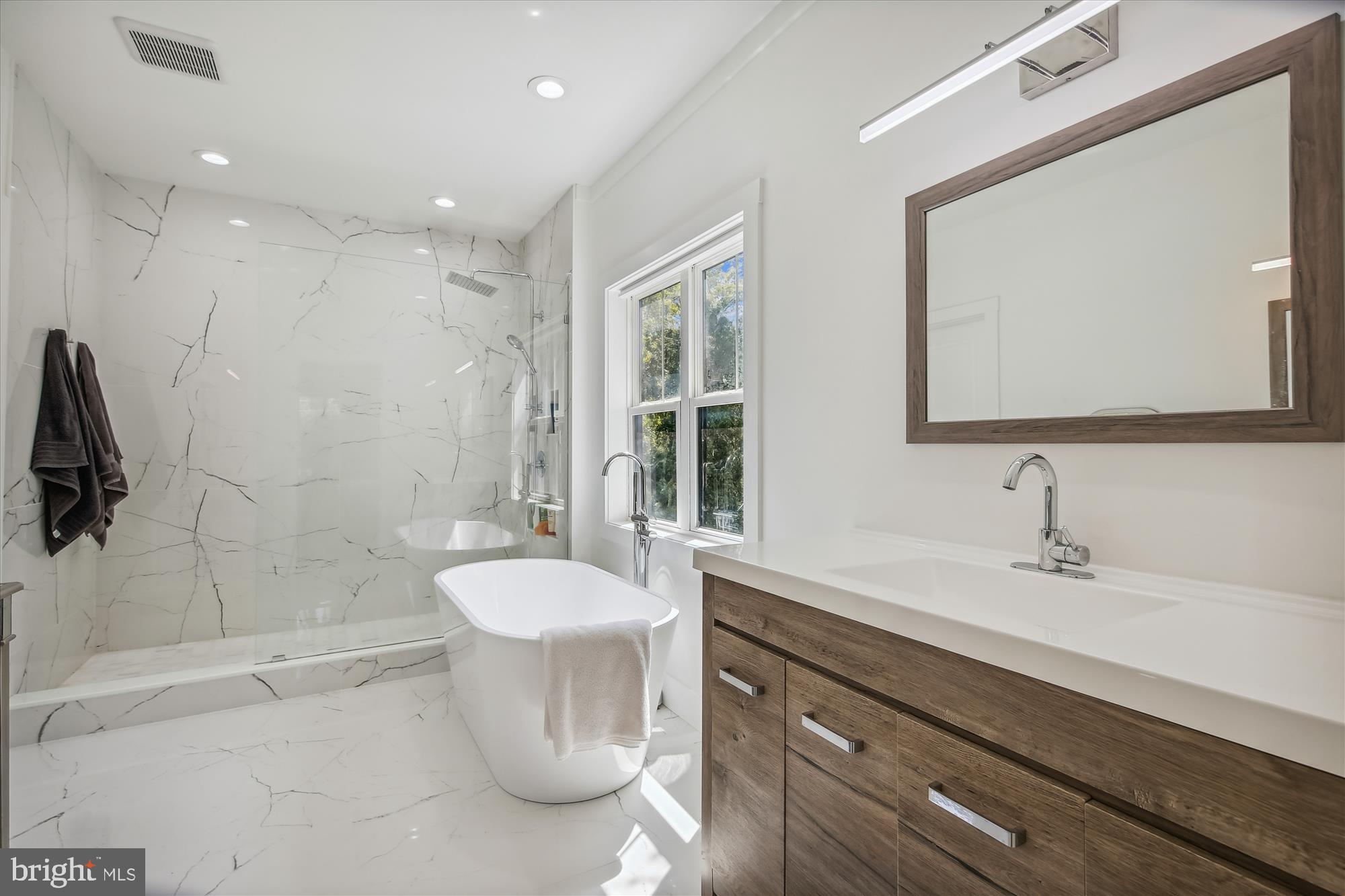 VIENNA WOODS - Residential