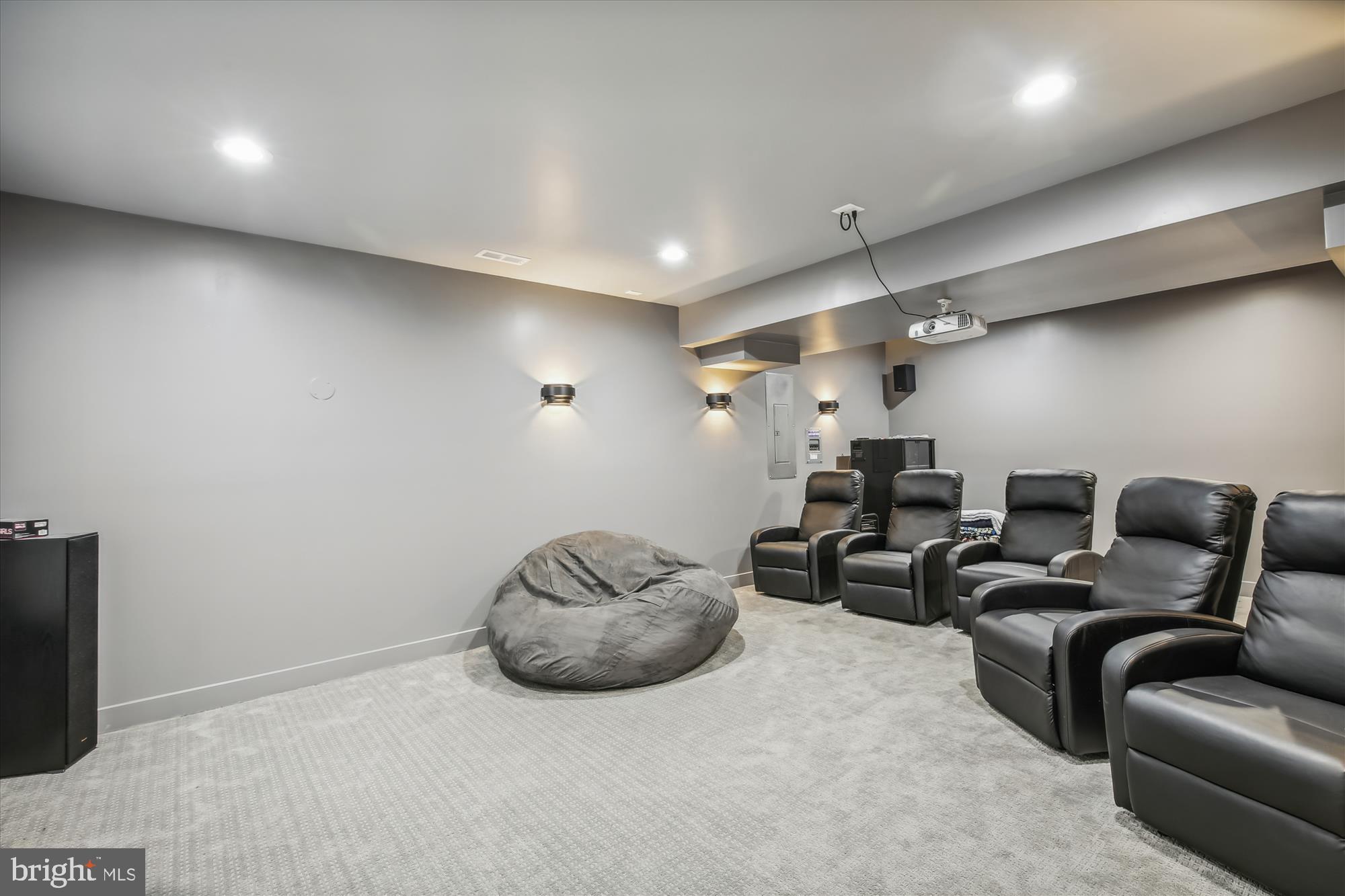 VIENNA WOODS - Residential