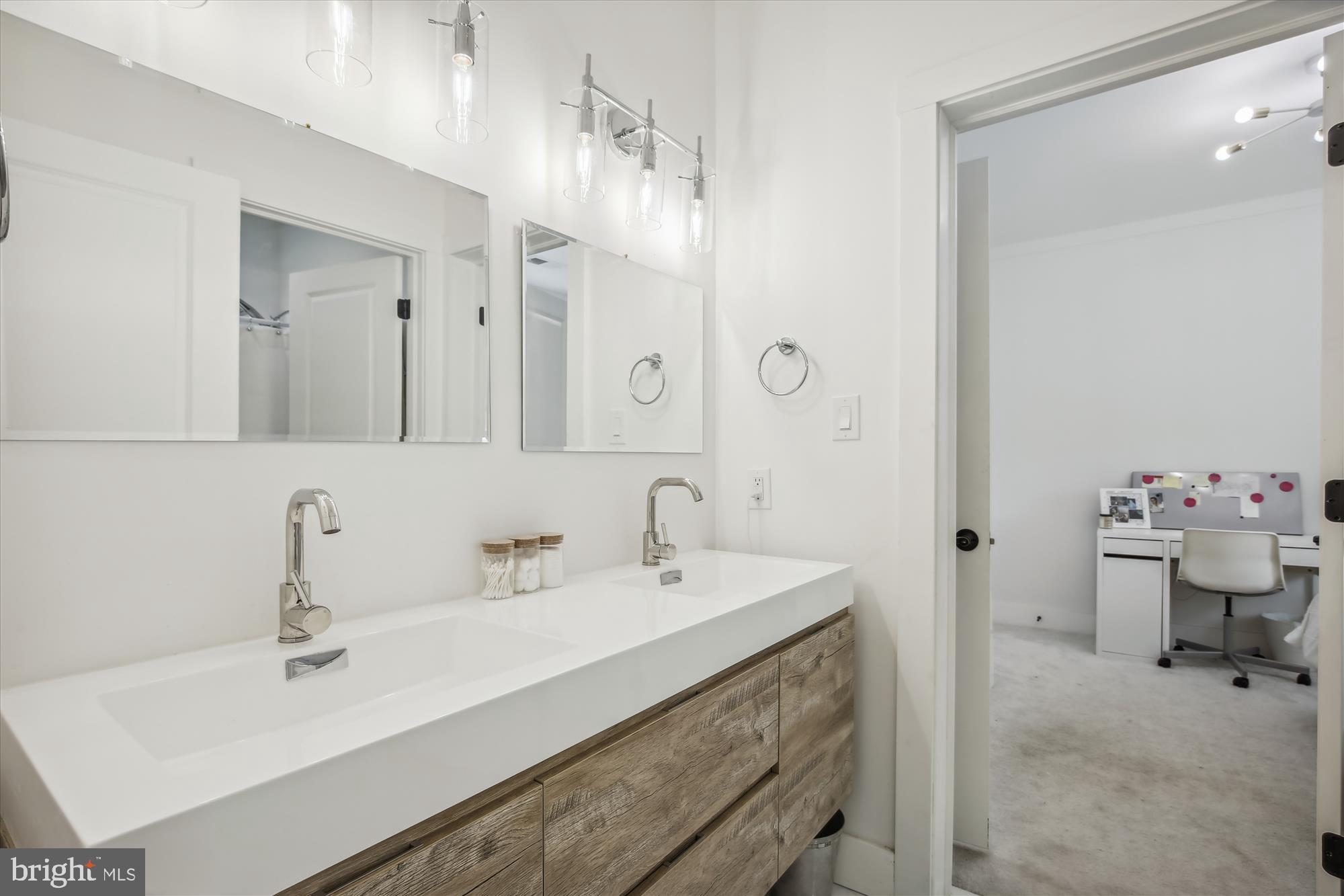 VIENNA WOODS - Residential