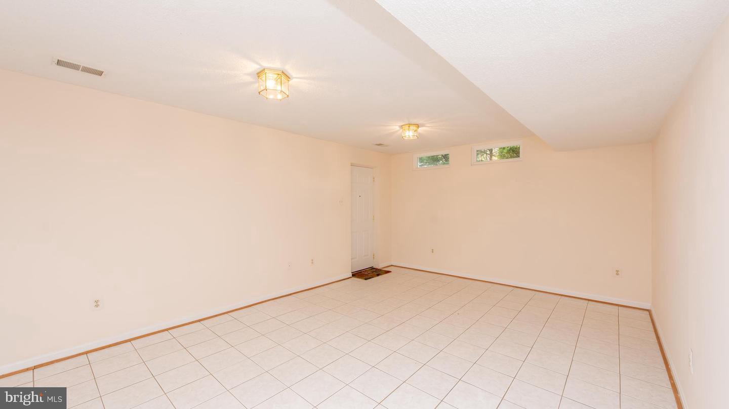 BURLEIGH MANOR - Residential Lease