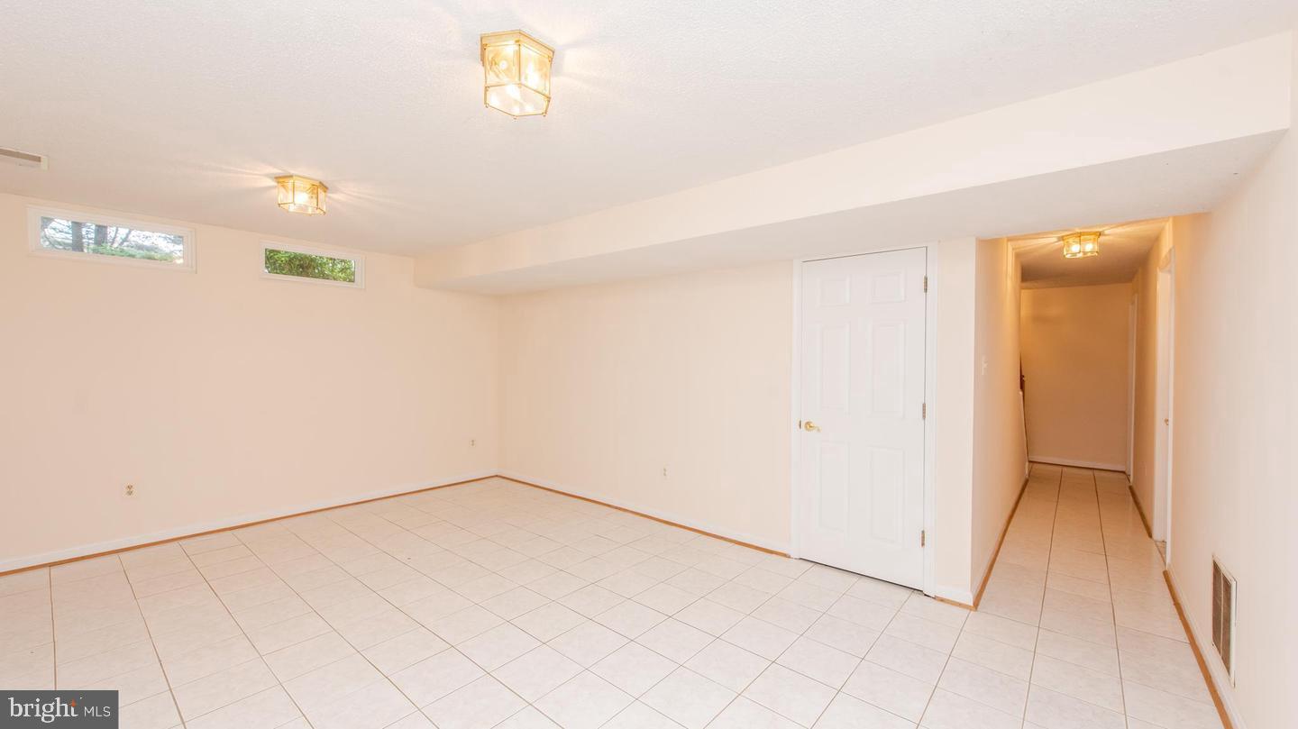 BURLEIGH MANOR - Residential Lease