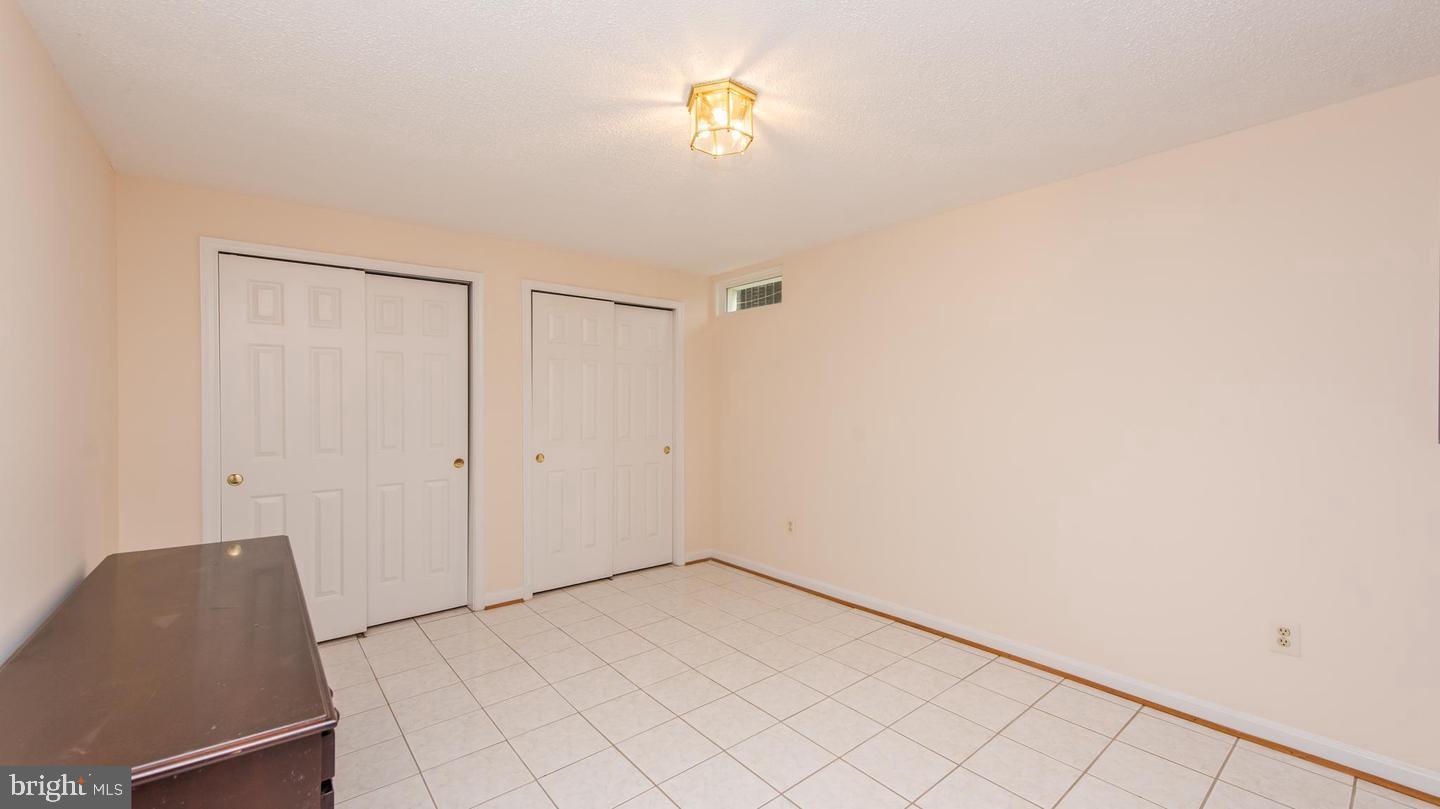 BURLEIGH MANOR - Residential Lease