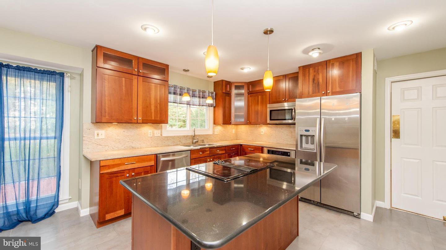 BURLEIGH MANOR - Residential Lease