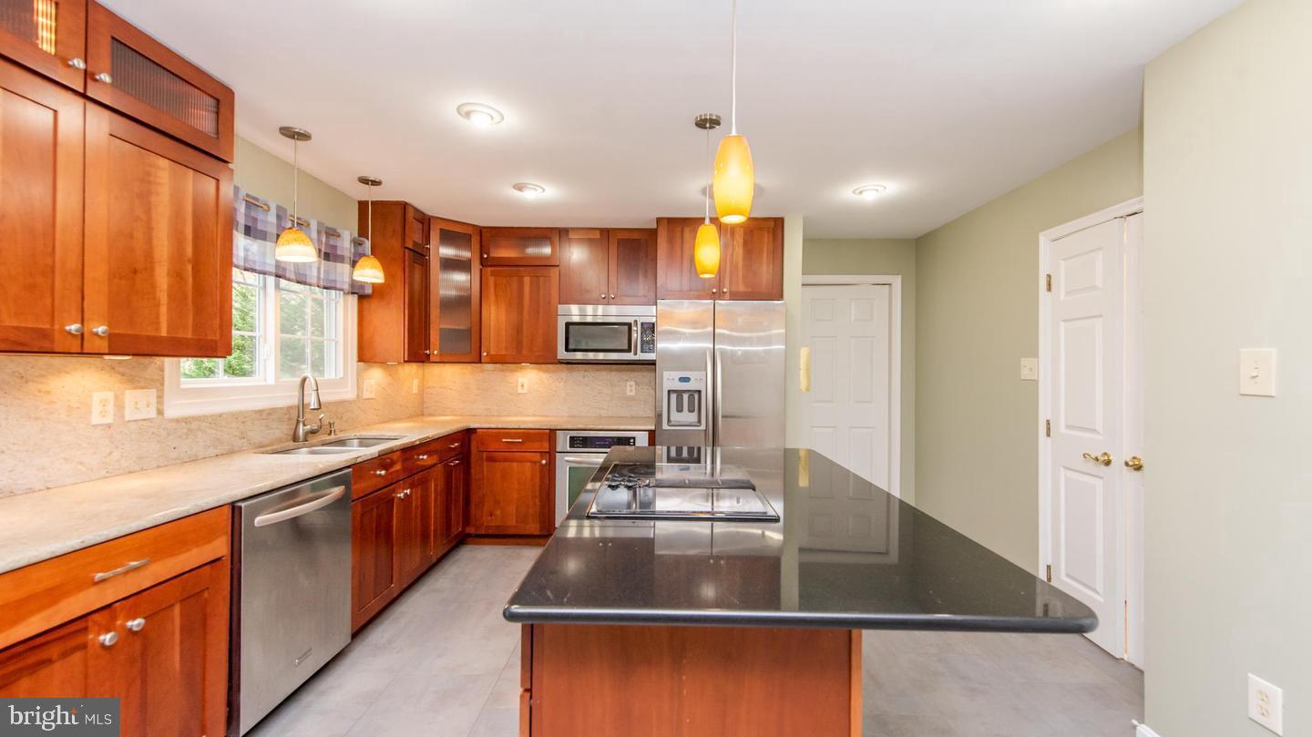 BURLEIGH MANOR - Residential Lease