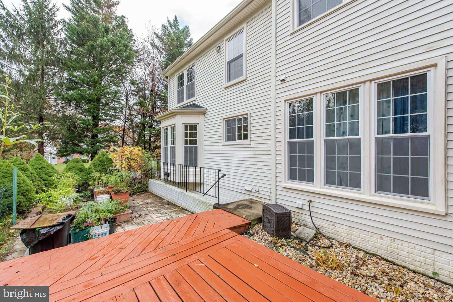 BURLEIGH MANOR - Residential Lease