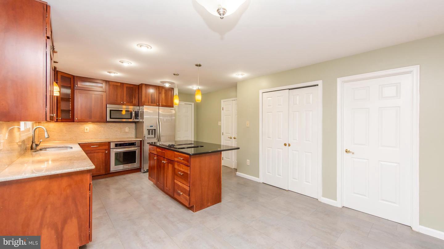 BURLEIGH MANOR - Residential Lease