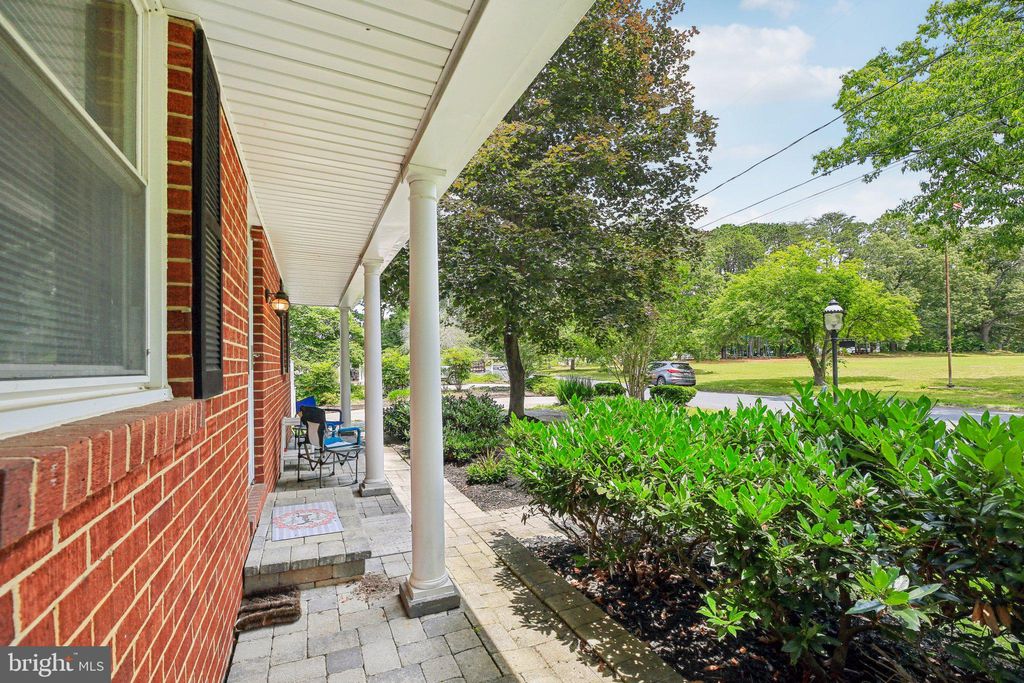 Photo of 884 Oakdale Circle, MILLERSVILLE, MD 21108 (MLS # MDAA2118018)