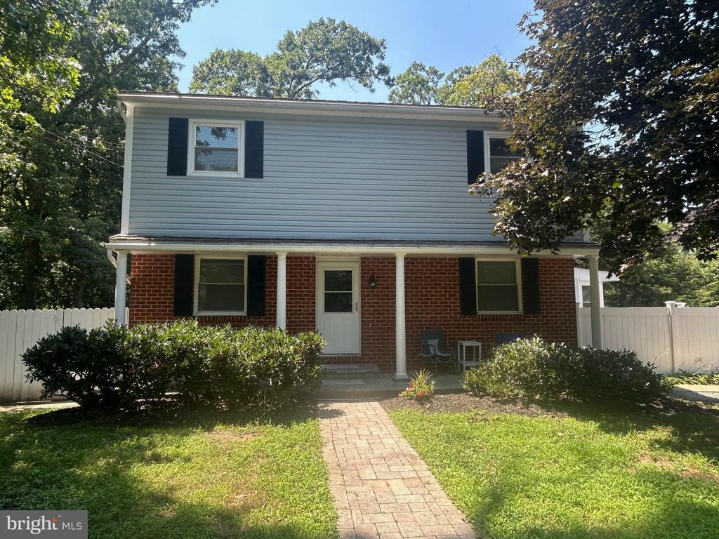 Photo of 884 Oakdale Circle, MILLERSVILLE, MD 21108 (MLS # MDAA2118018)