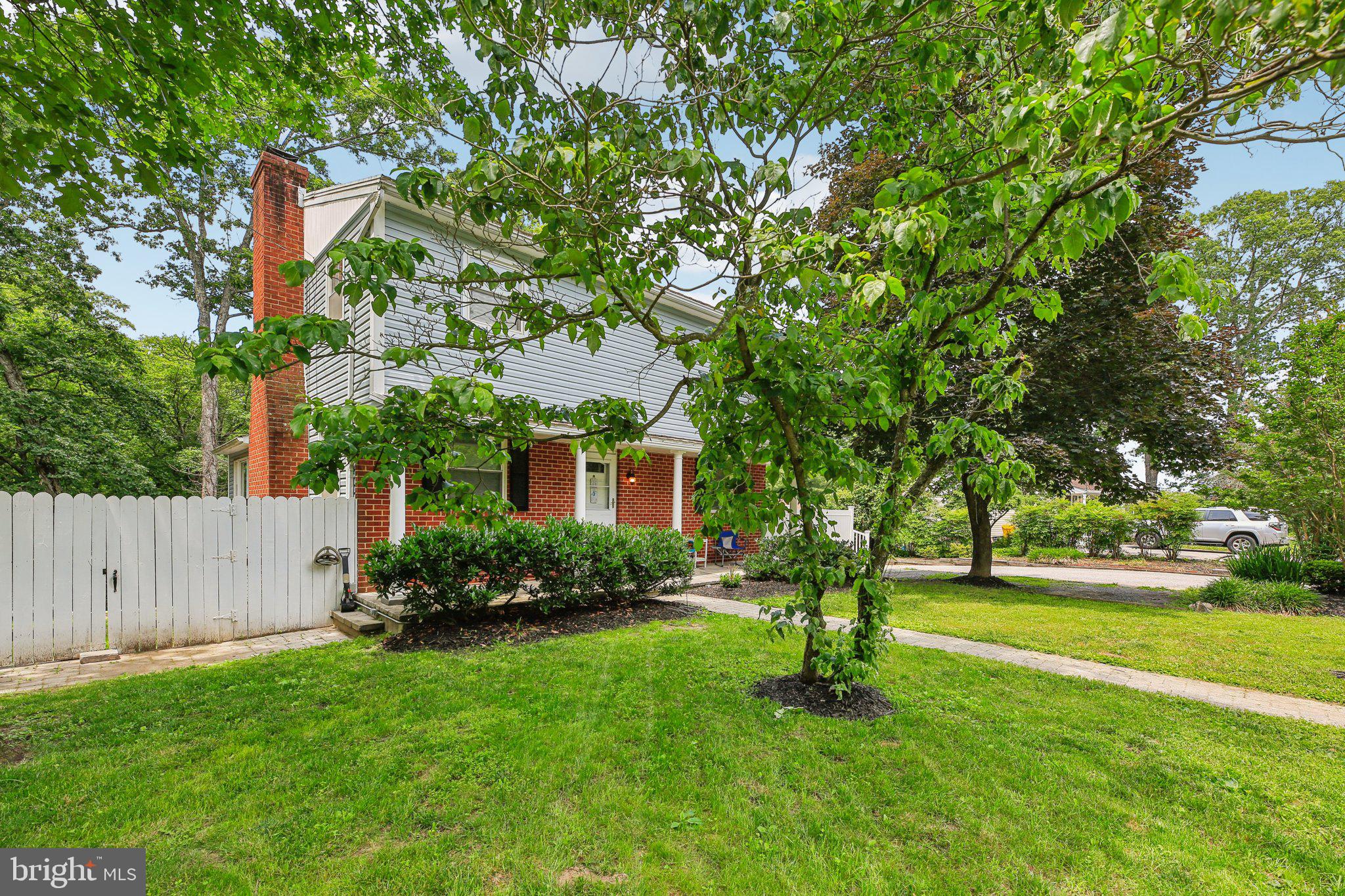 884 OAKDALE CIRCLE
