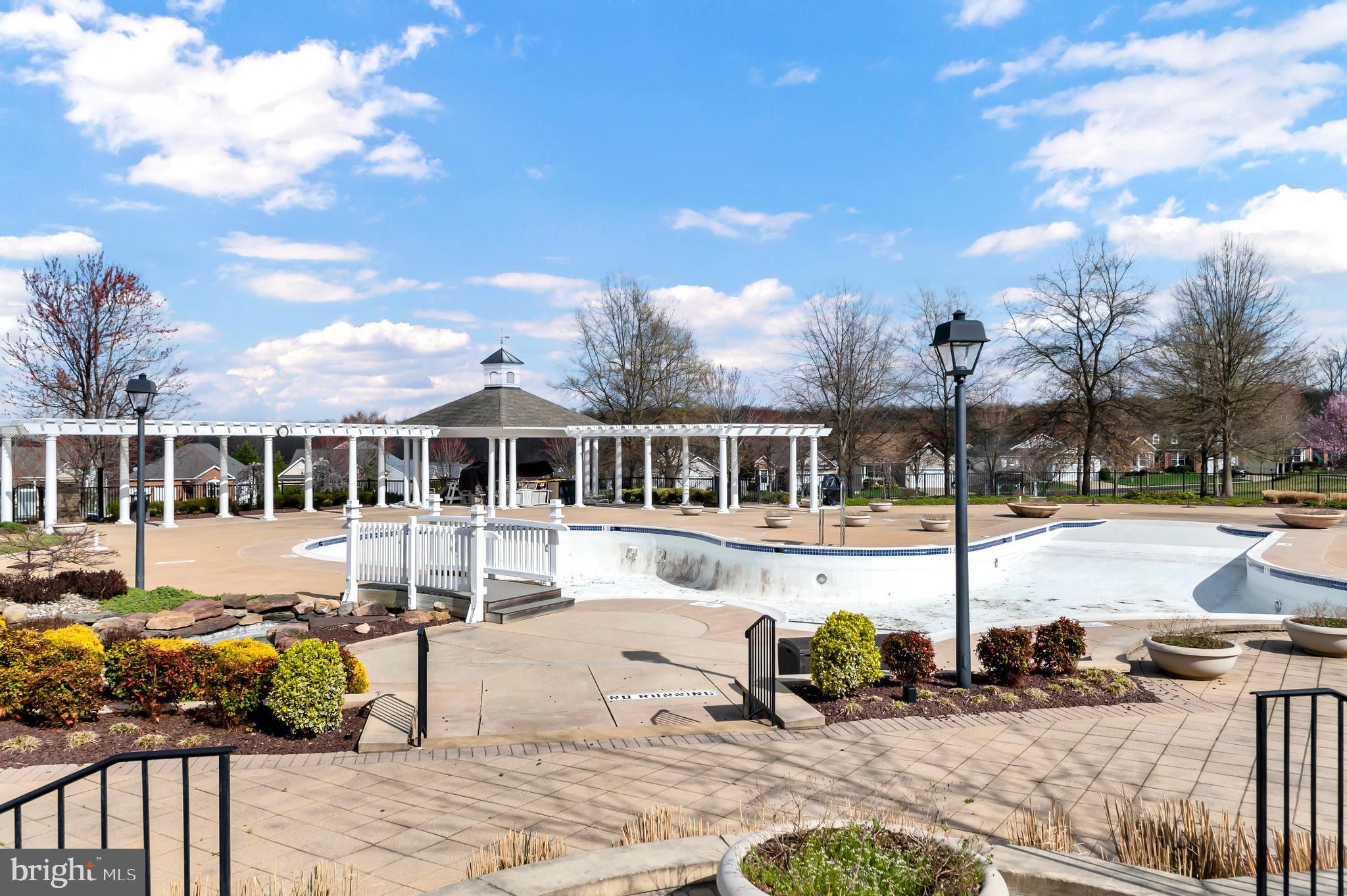 FOUR SEASONS IN HISTORIC VIRGINIA - Residential