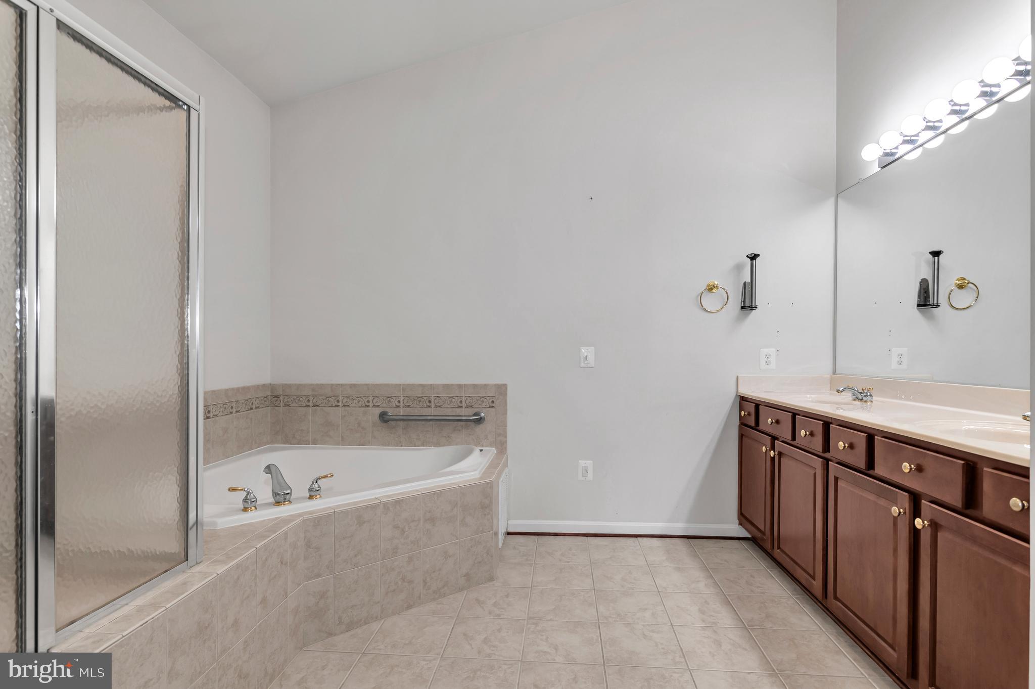 FOUR SEASONS IN HISTORIC VIRGINIA - Residential