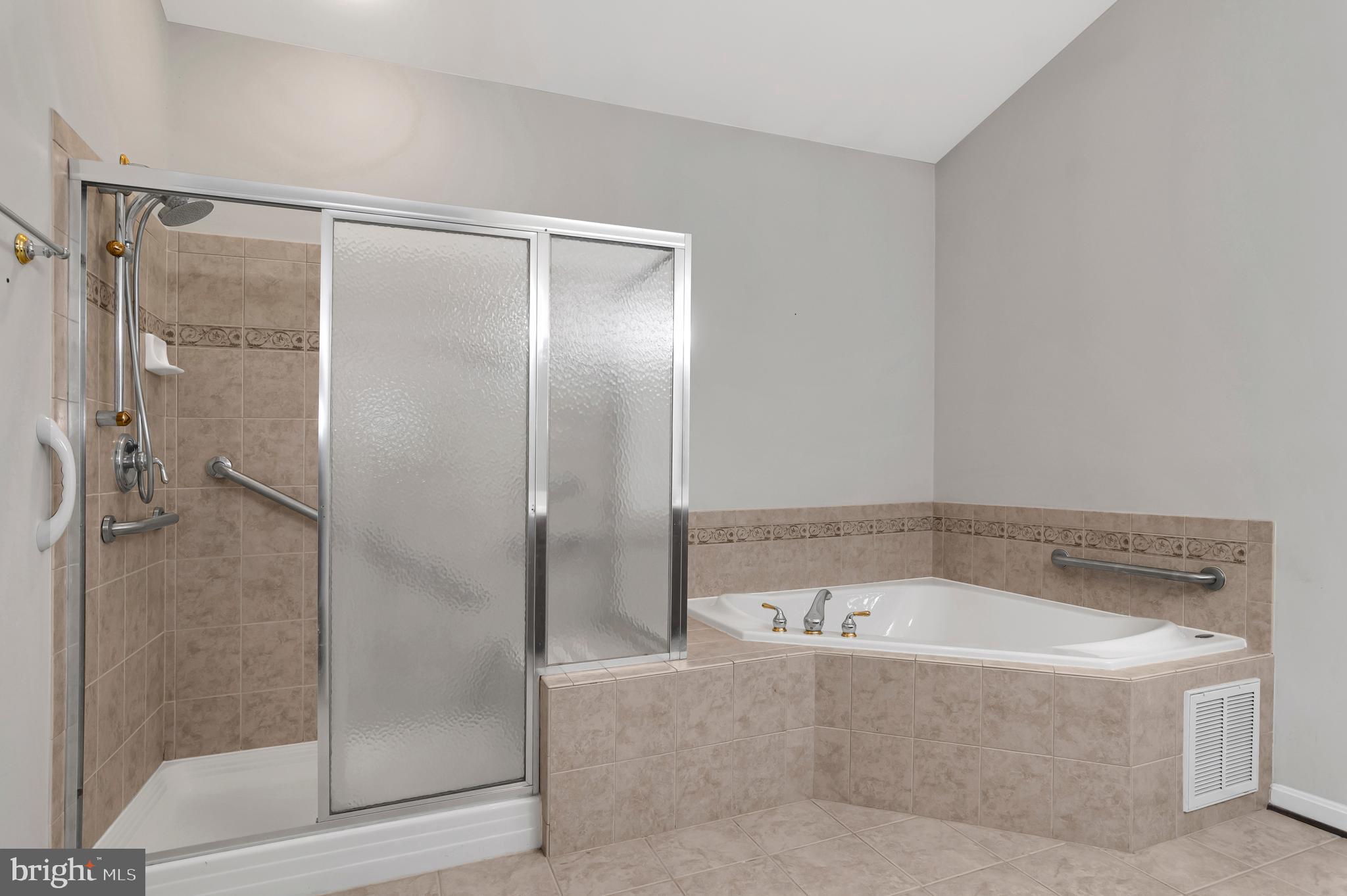 FOUR SEASONS IN HISTORIC VIRGINIA - Residential