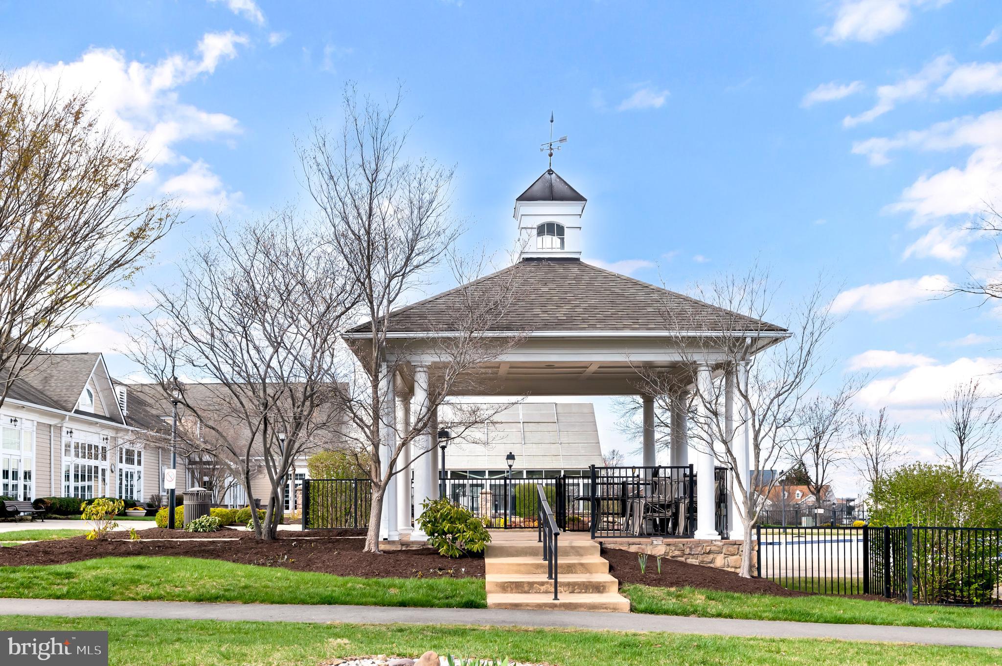 FOUR SEASONS IN HISTORIC VIRGINIA - Residential