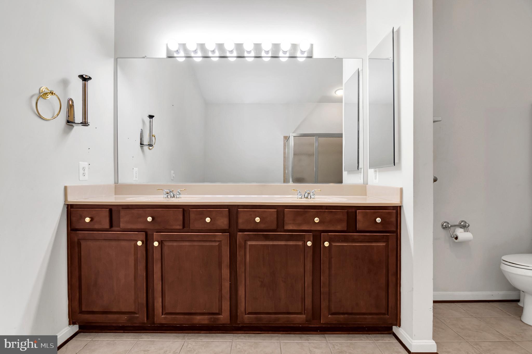 FOUR SEASONS IN HISTORIC VIRGINIA - Residential