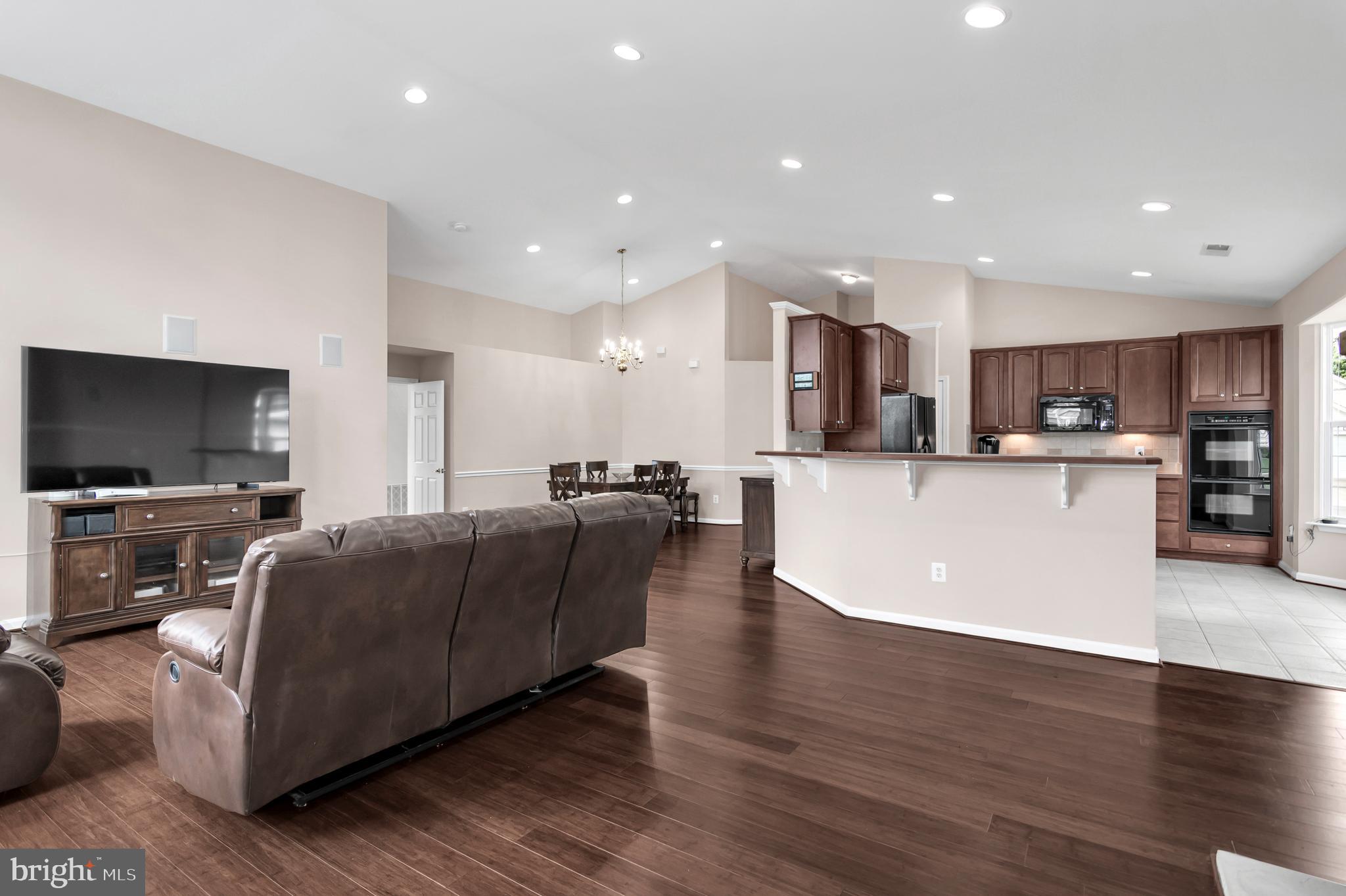 FOUR SEASONS IN HISTORIC VIRGINIA - Residential