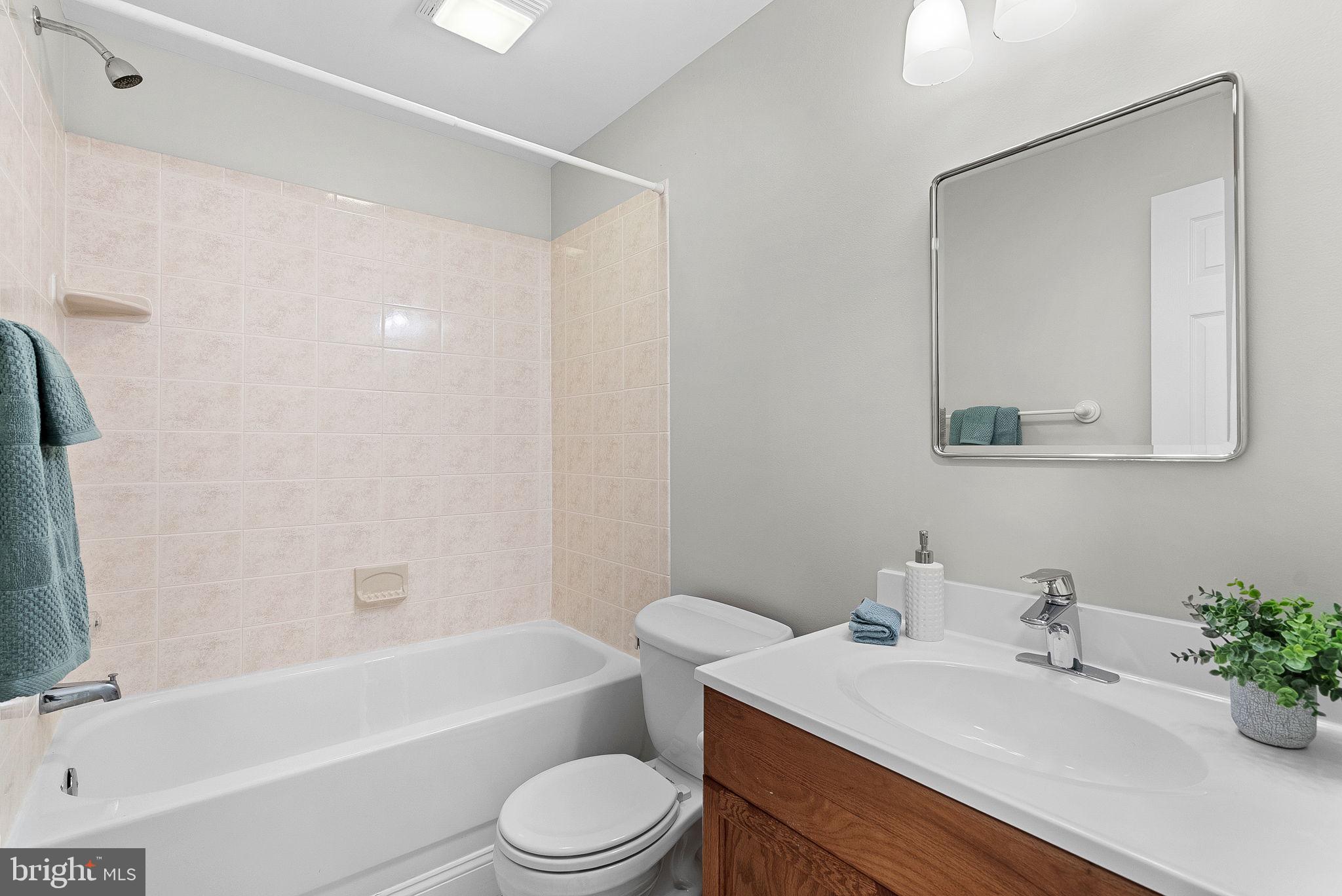 LOWES ISLAND - Residential