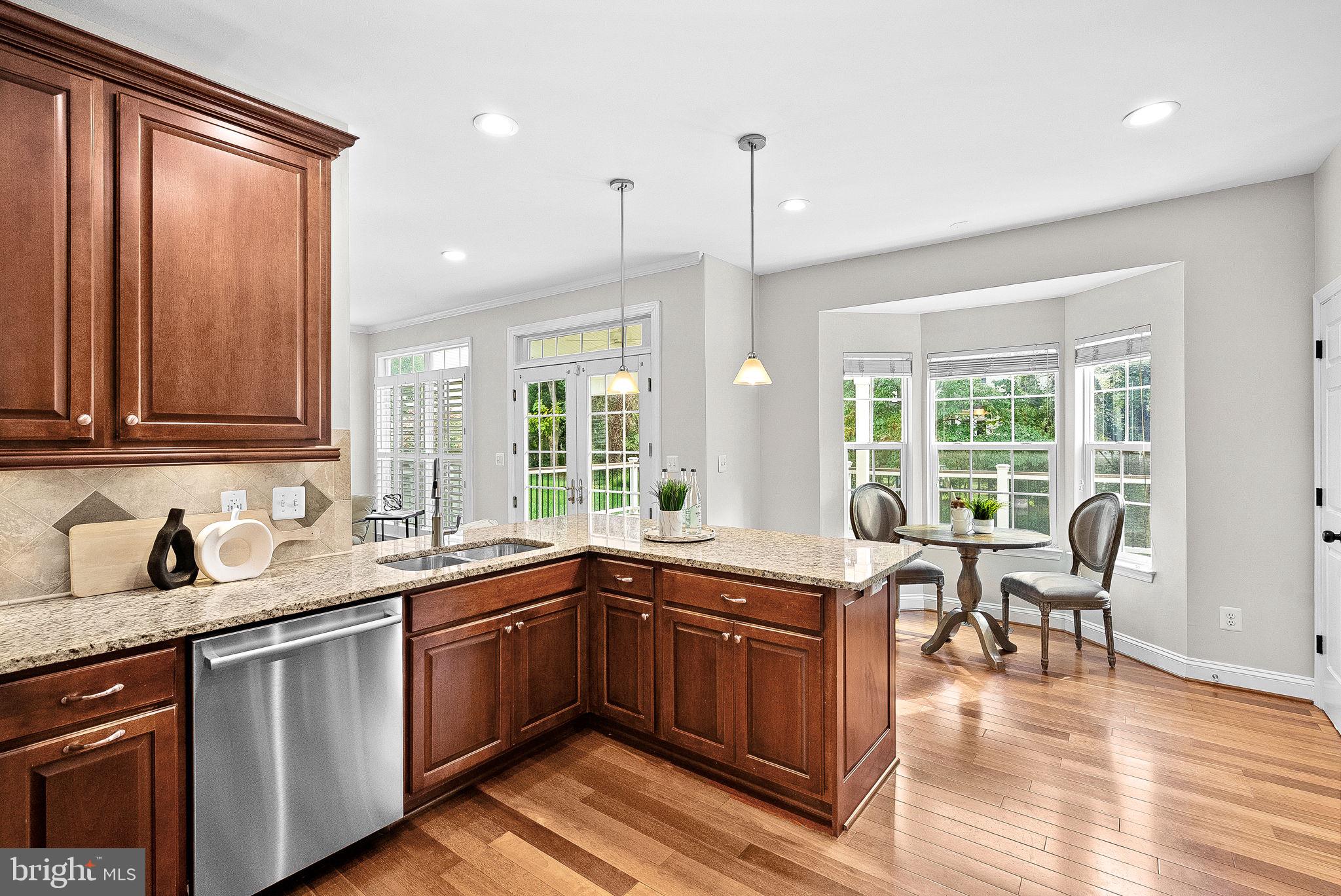 LOWES ISLAND - Residential