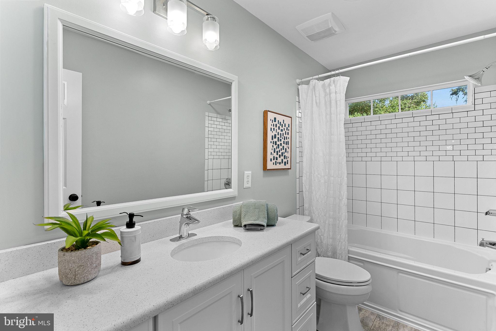 LOWES ISLAND - Residential