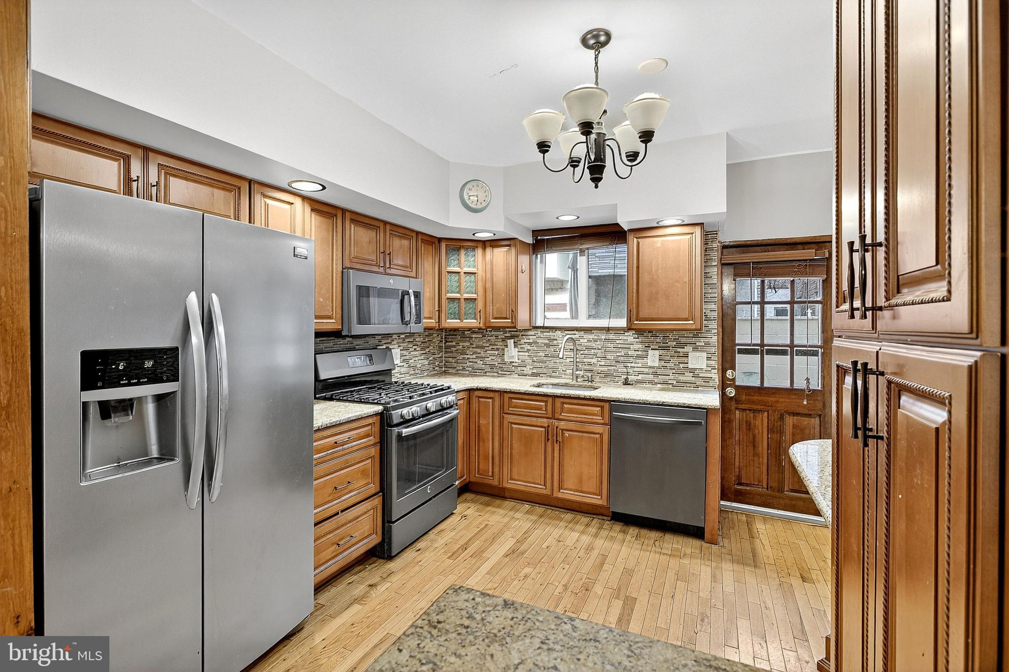 GIRARD ESTATES - Residential