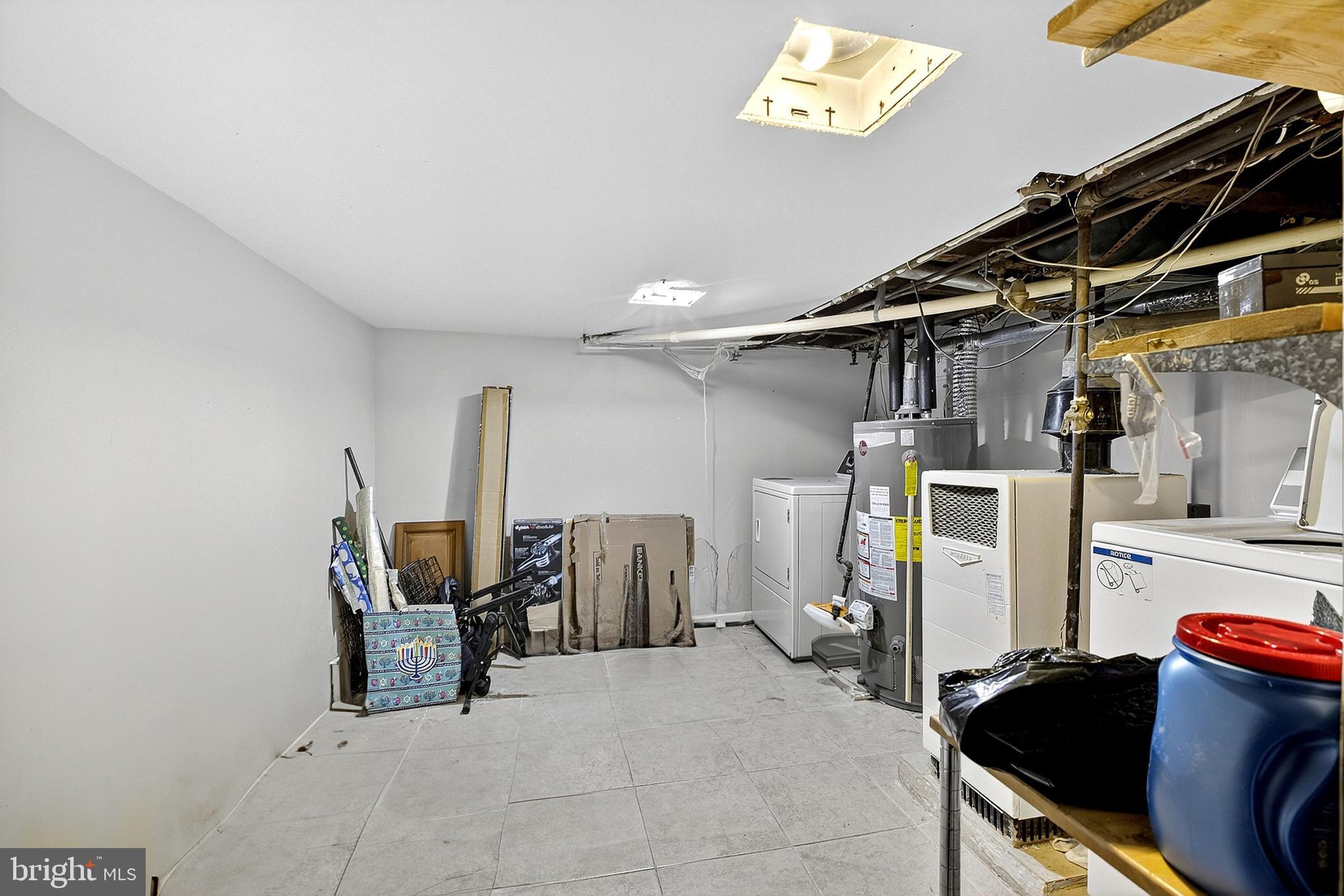 GIRARD ESTATES - Residential