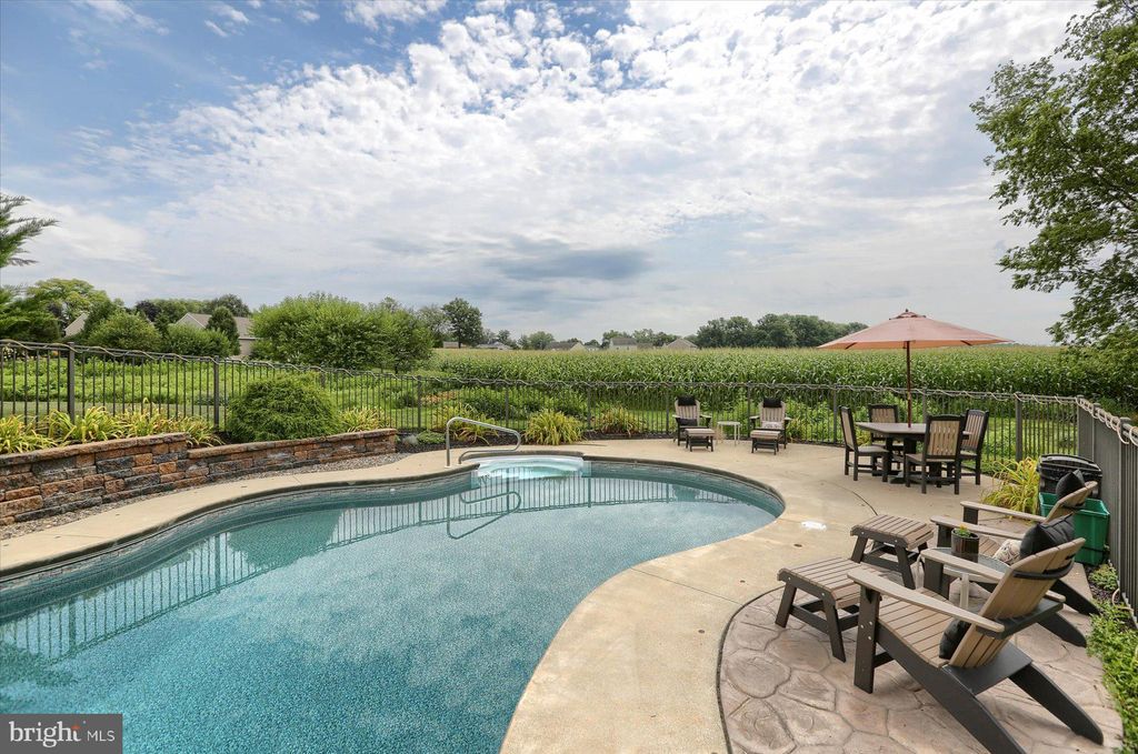 Photo of 658 MELISSA LN, MOUNT JOY, PA 17552 (MLS # PALA2039104)