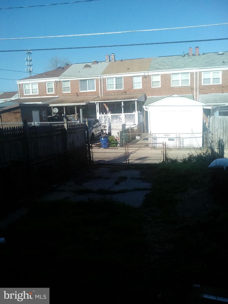 A little tlc will make this home a beauty. Investors here is a 3 bedroom row house in north point village finished basement fenced in yard with a parking pad This could be a great new addition to your rental portfolio or fix up and sell. 24 hour notice for all showings. Or could be good for a first time home buyer who would like to renovate their new home how they want to.