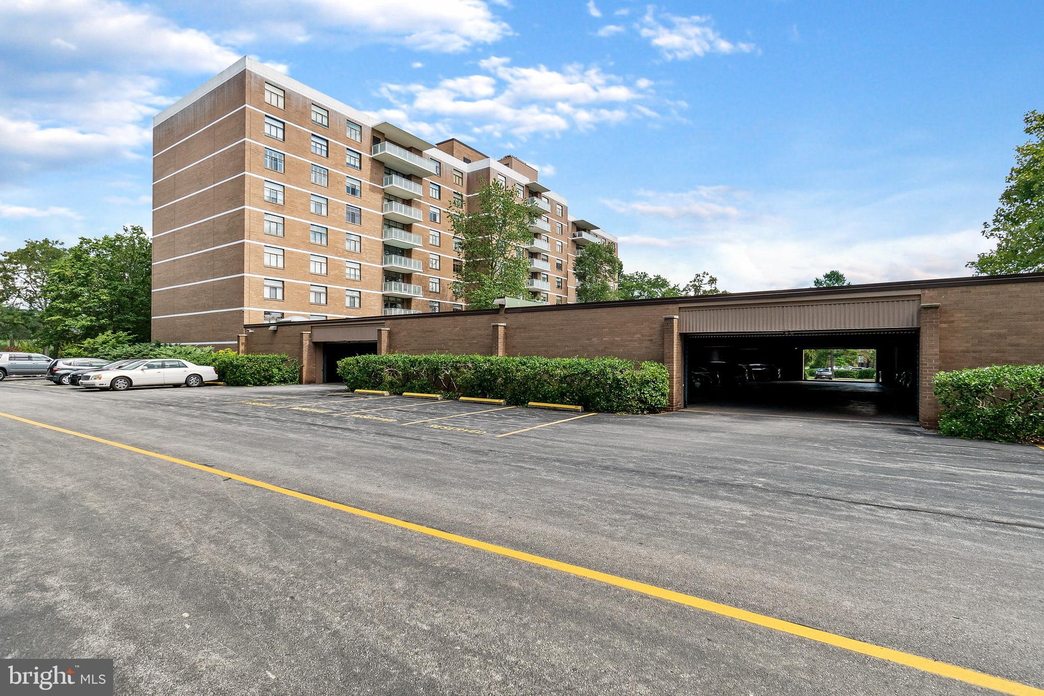 SUBURBAN OAKS - Residential