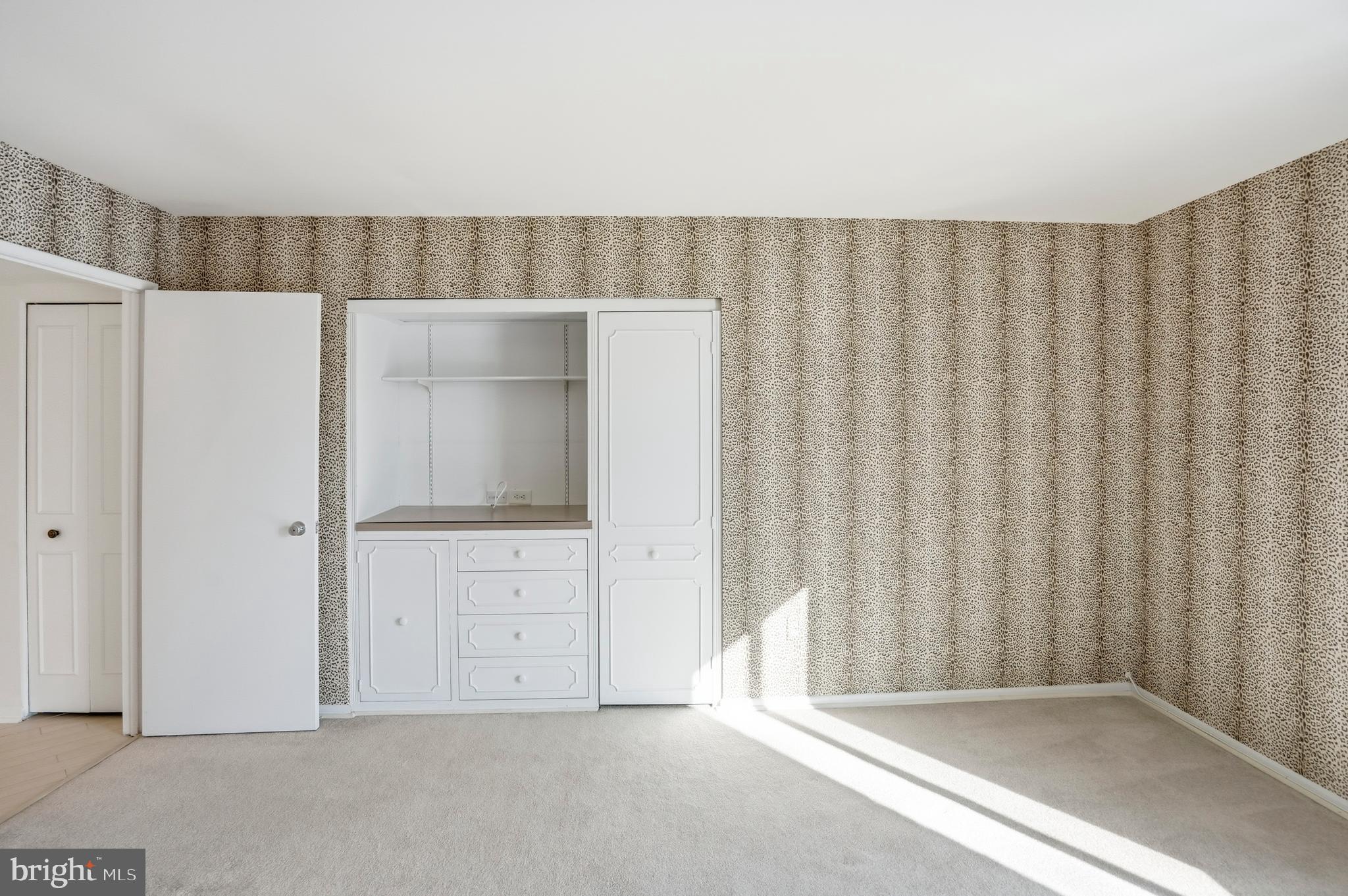 SUBURBAN OAKS - Residential