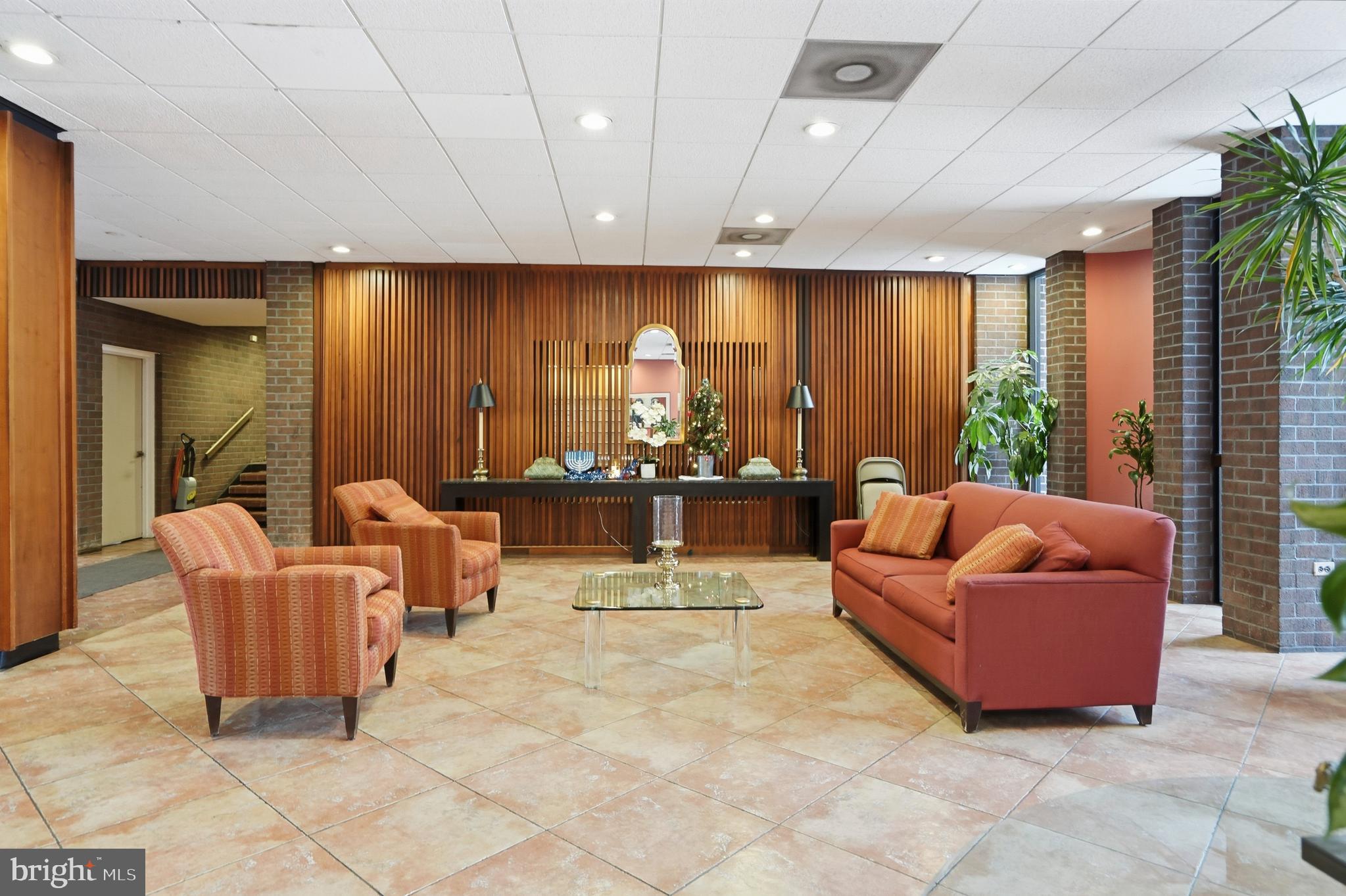 SUBURBAN OAKS - Residential