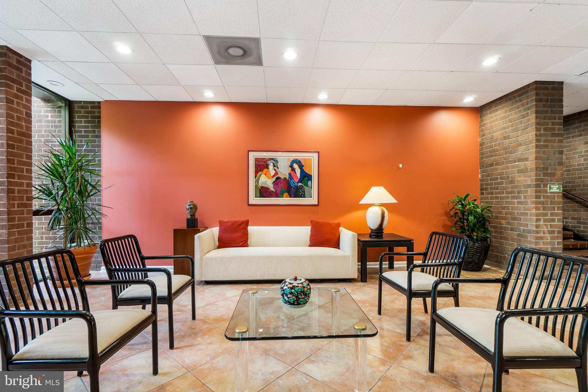 SUBURBAN OAKS - Residential